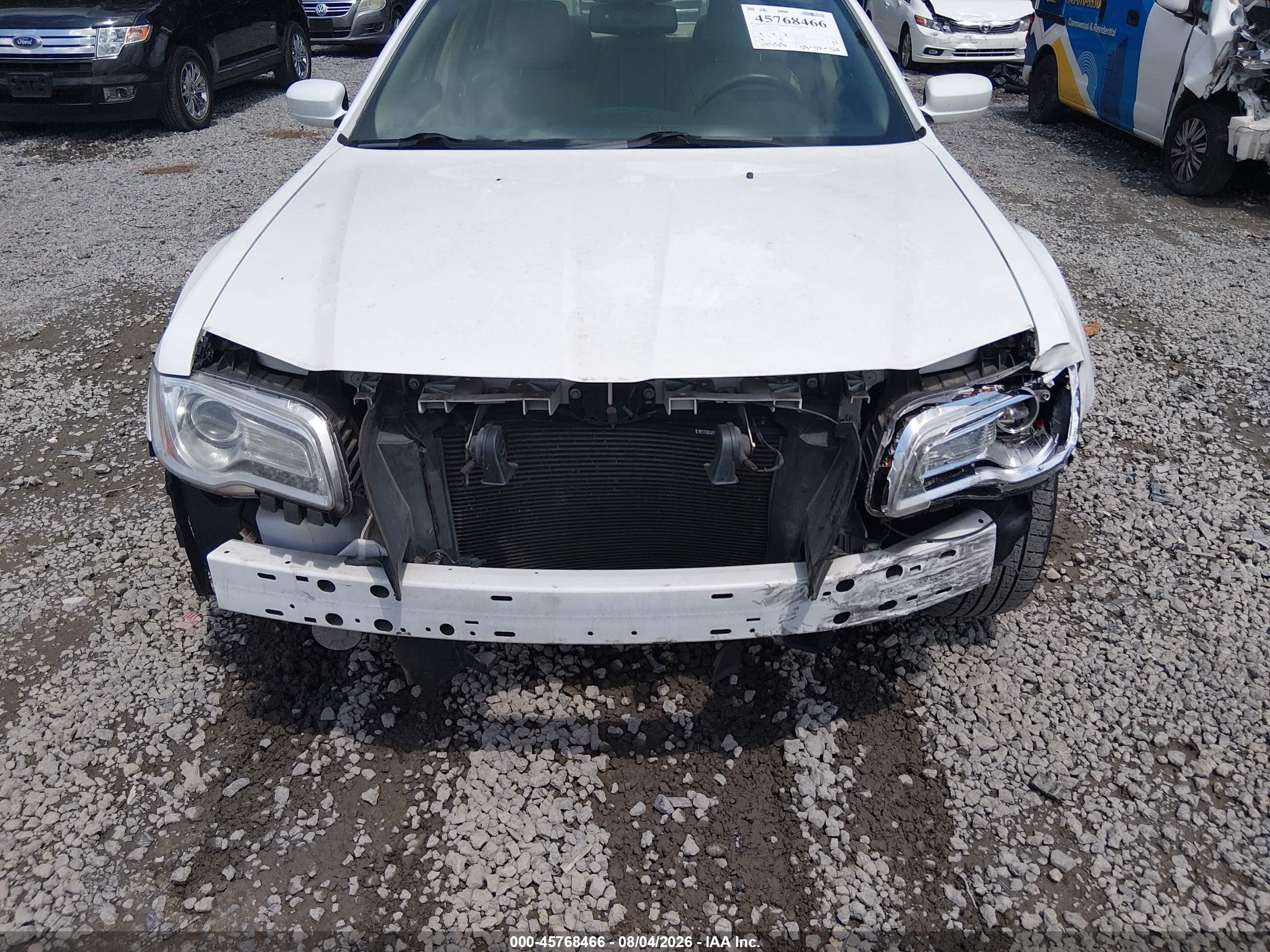 2014 Chrysler 300   White vin: 2C3CCAAG8EH354992