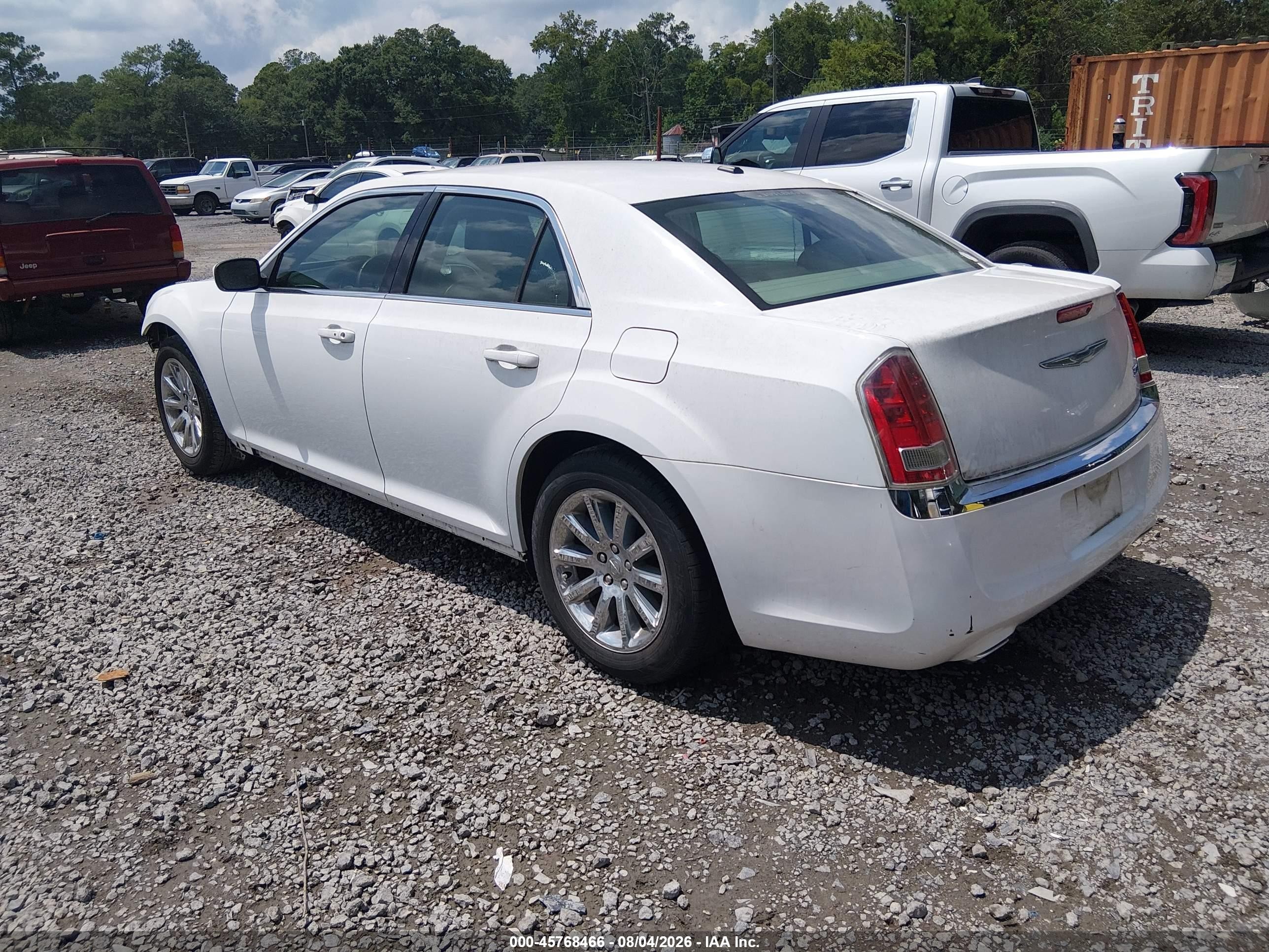 2014 Chrysler 300   White vin: 2C3CCAAG8EH354992