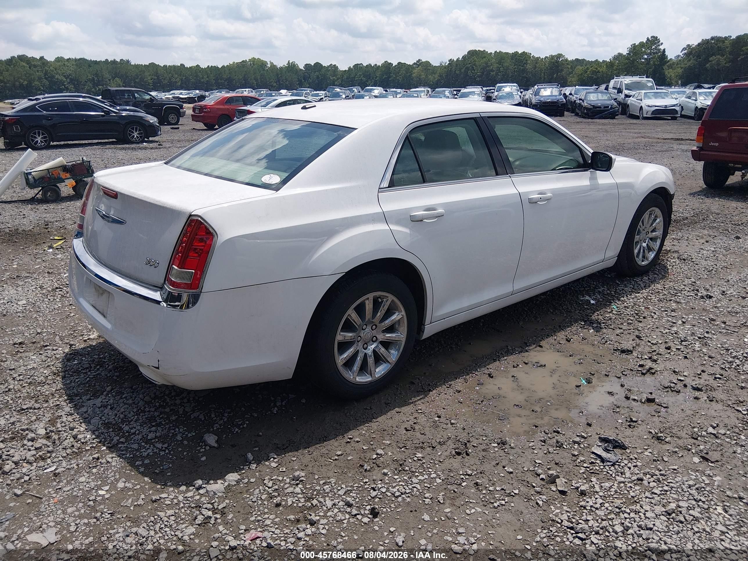 2014 Chrysler 300   White vin: 2C3CCAAG8EH354992