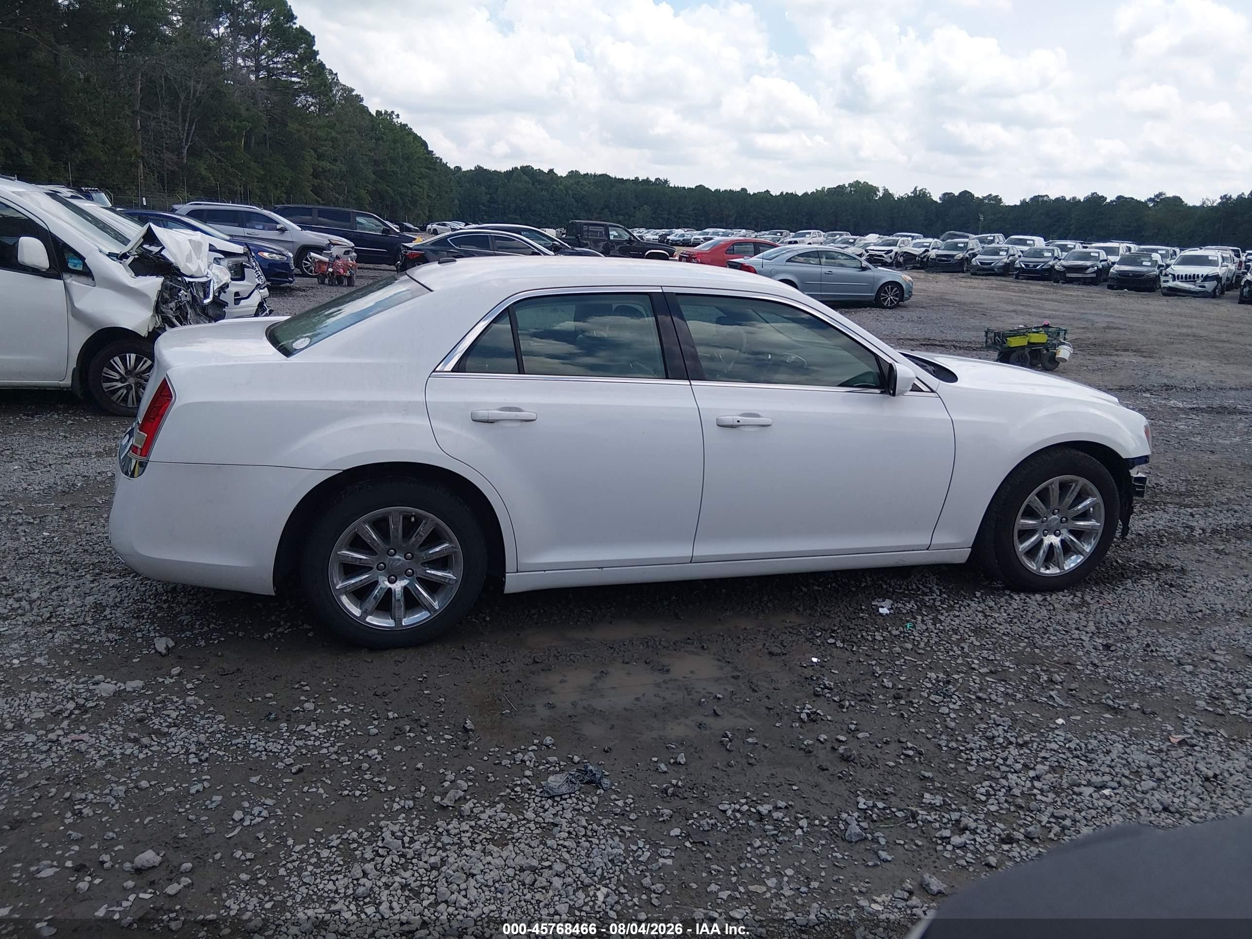 2014 Chrysler 300   White vin: 2C3CCAAG8EH354992