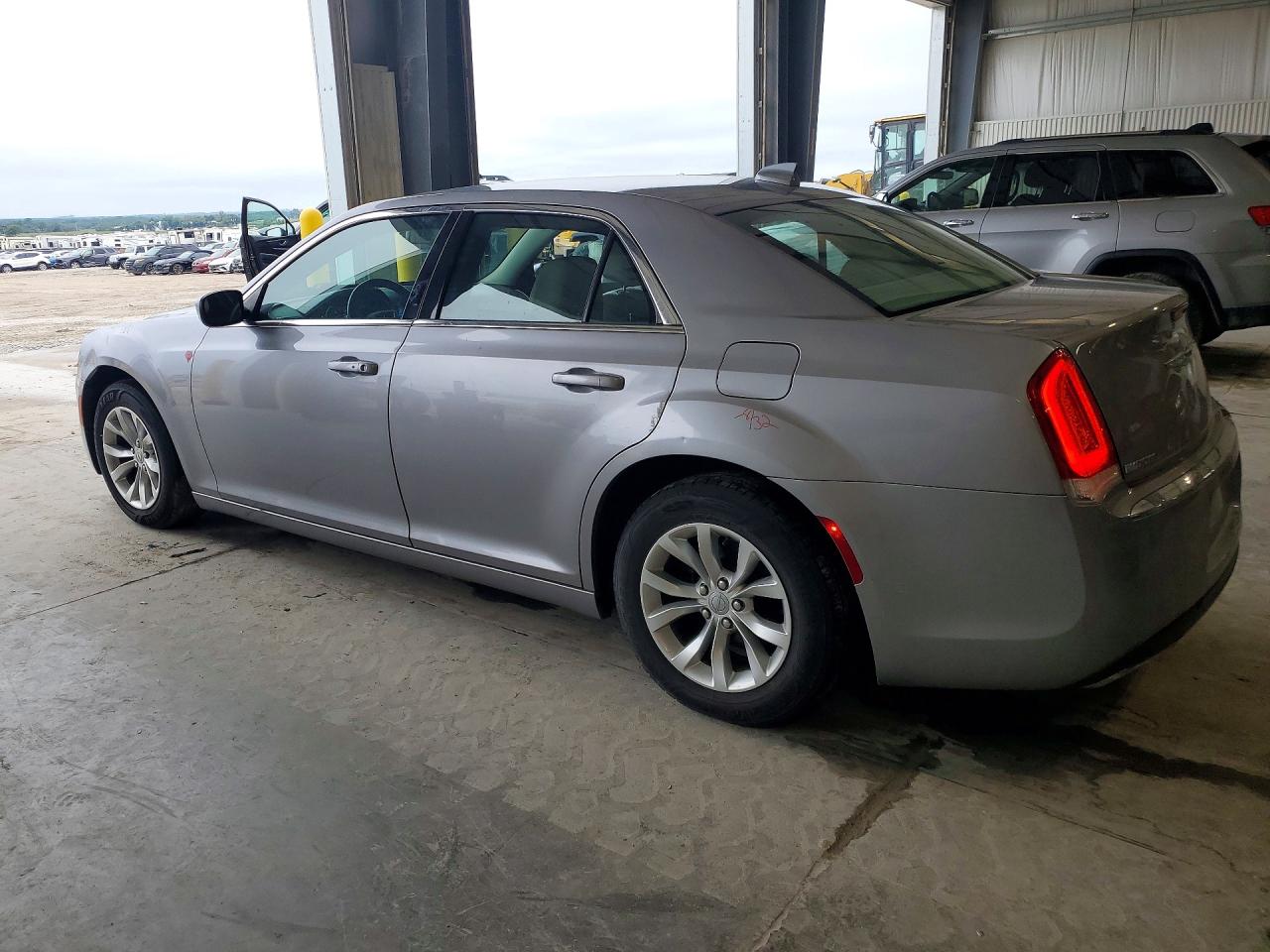 2015 Chrysler 300 Limited Silver vin: 2C3CCAAG8FH735887