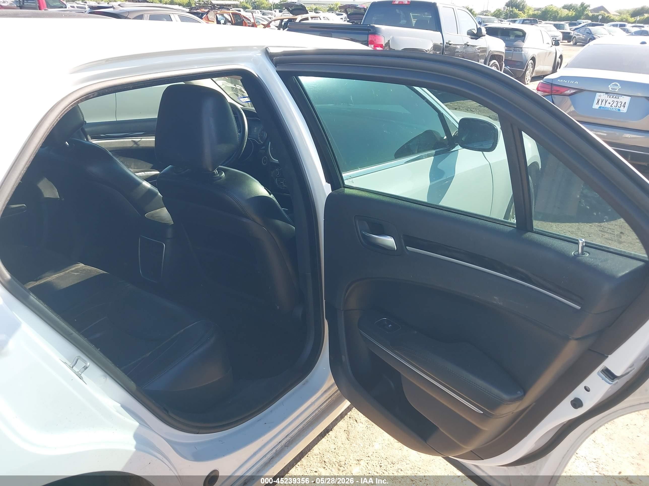 2015 Chrysler 300 Limited White vin: 2C3CCAAG8FH893842