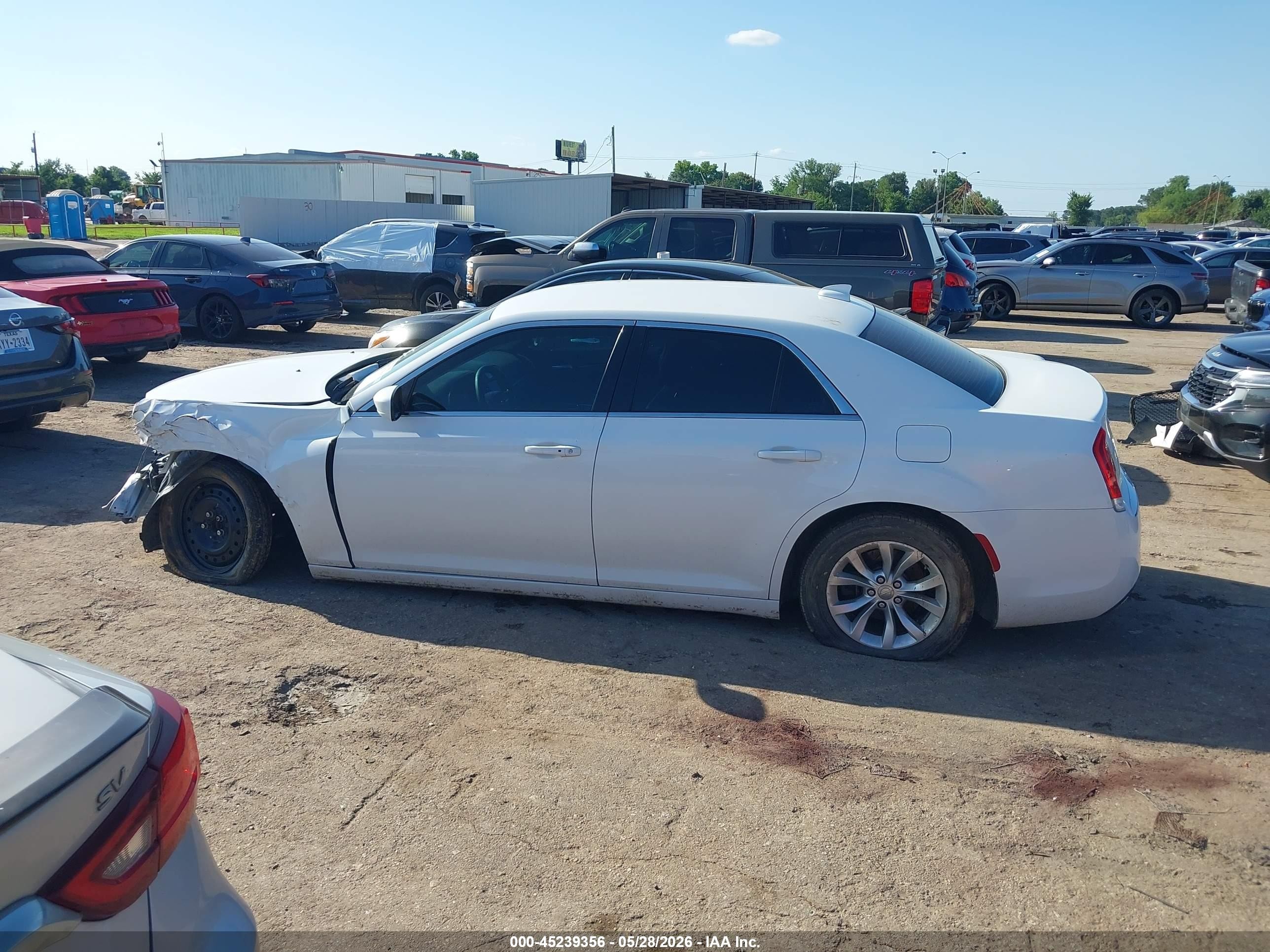 2015 Chrysler 300 Limited White vin: 2C3CCAAG8FH893842