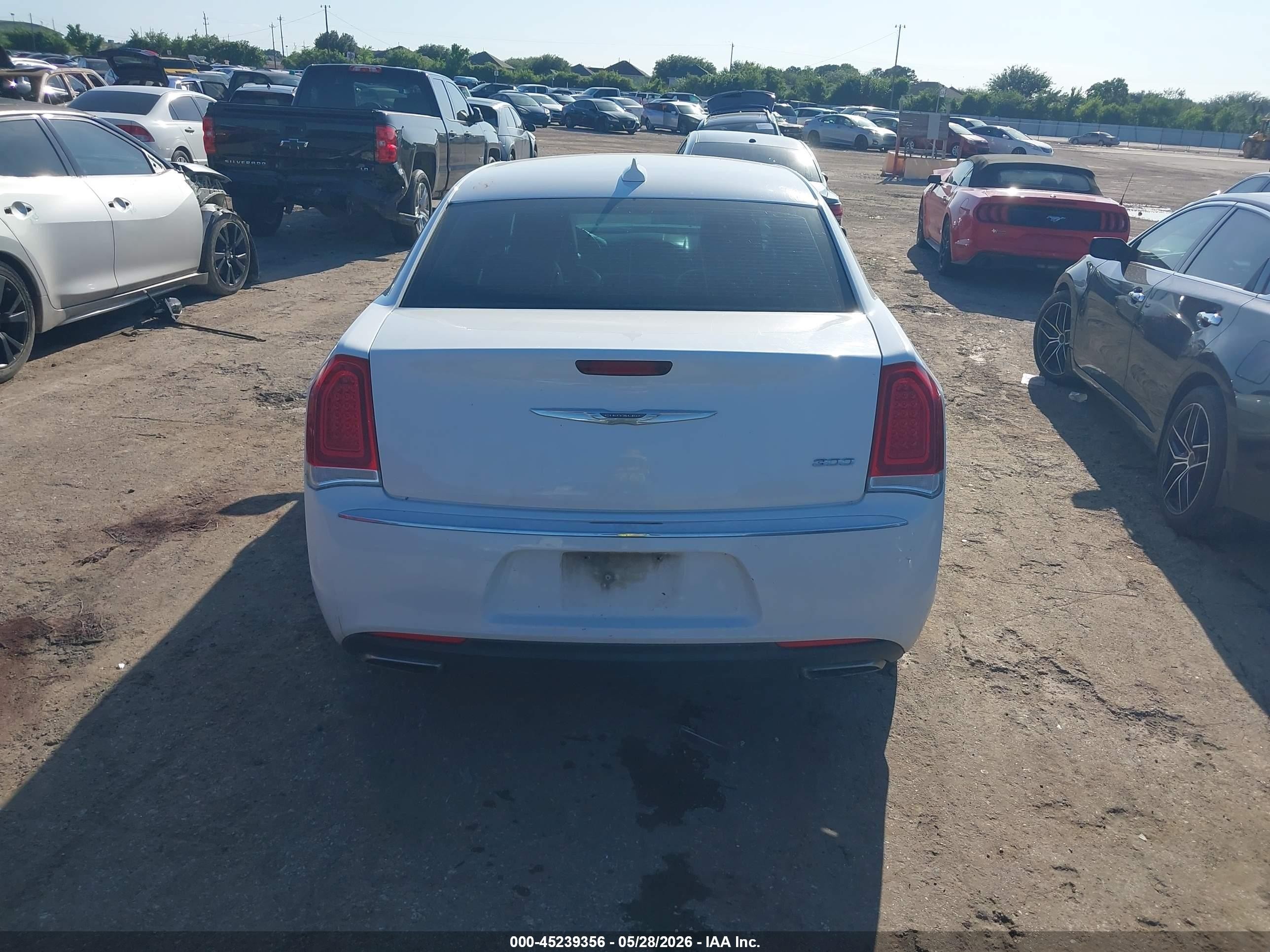 2015 Chrysler 300 Limited White vin: 2C3CCAAG8FH893842