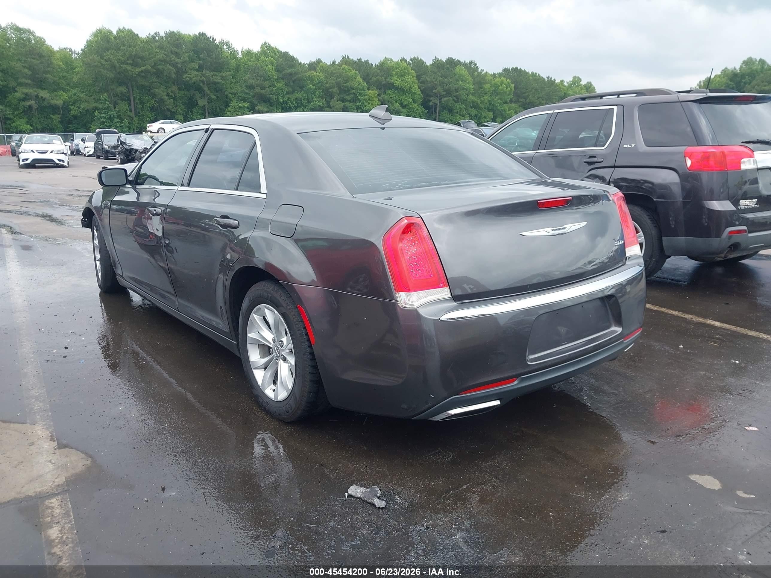 2015 Chrysler 300 Limited Gray vin: 2C3CCAAG8FH920490
