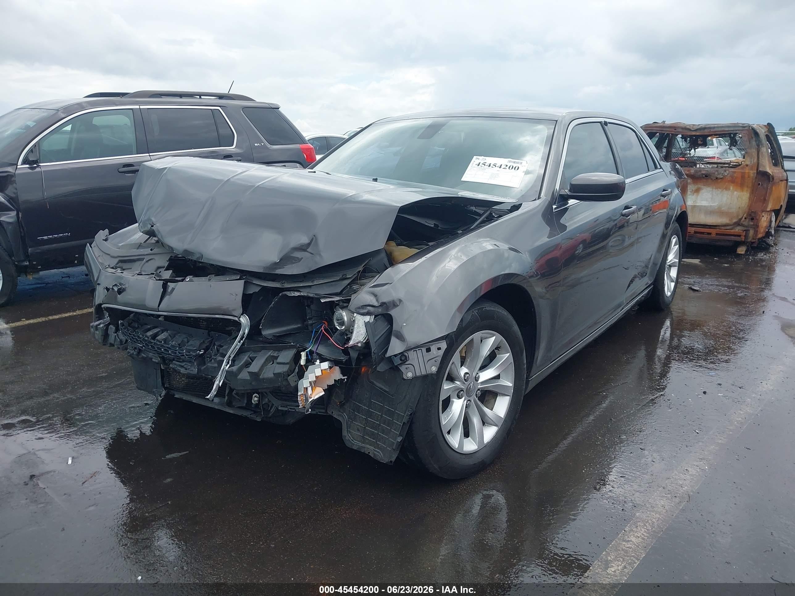2015 Chrysler 300 Limited Gray vin: 2C3CCAAG8FH920490
