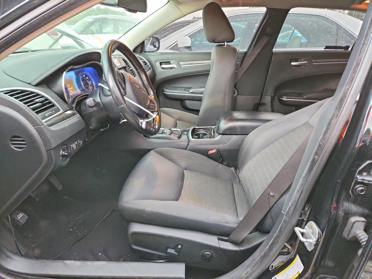 2020 Chrysler 300 Touring Black vin: 2C3CCAAG8LH202935