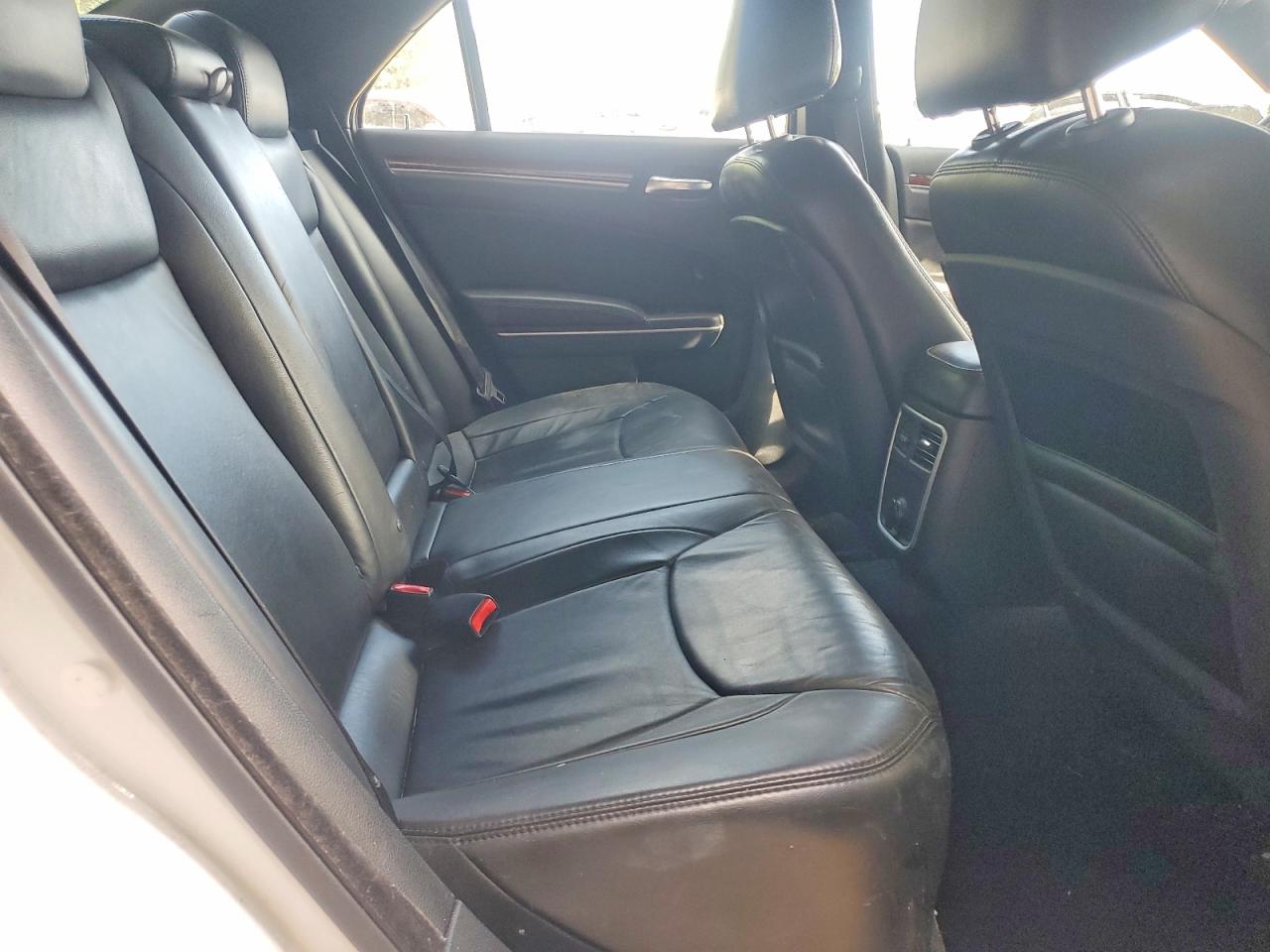 2013 Chrysler 300 Белый vin: 2C3CCAAG9DH534027