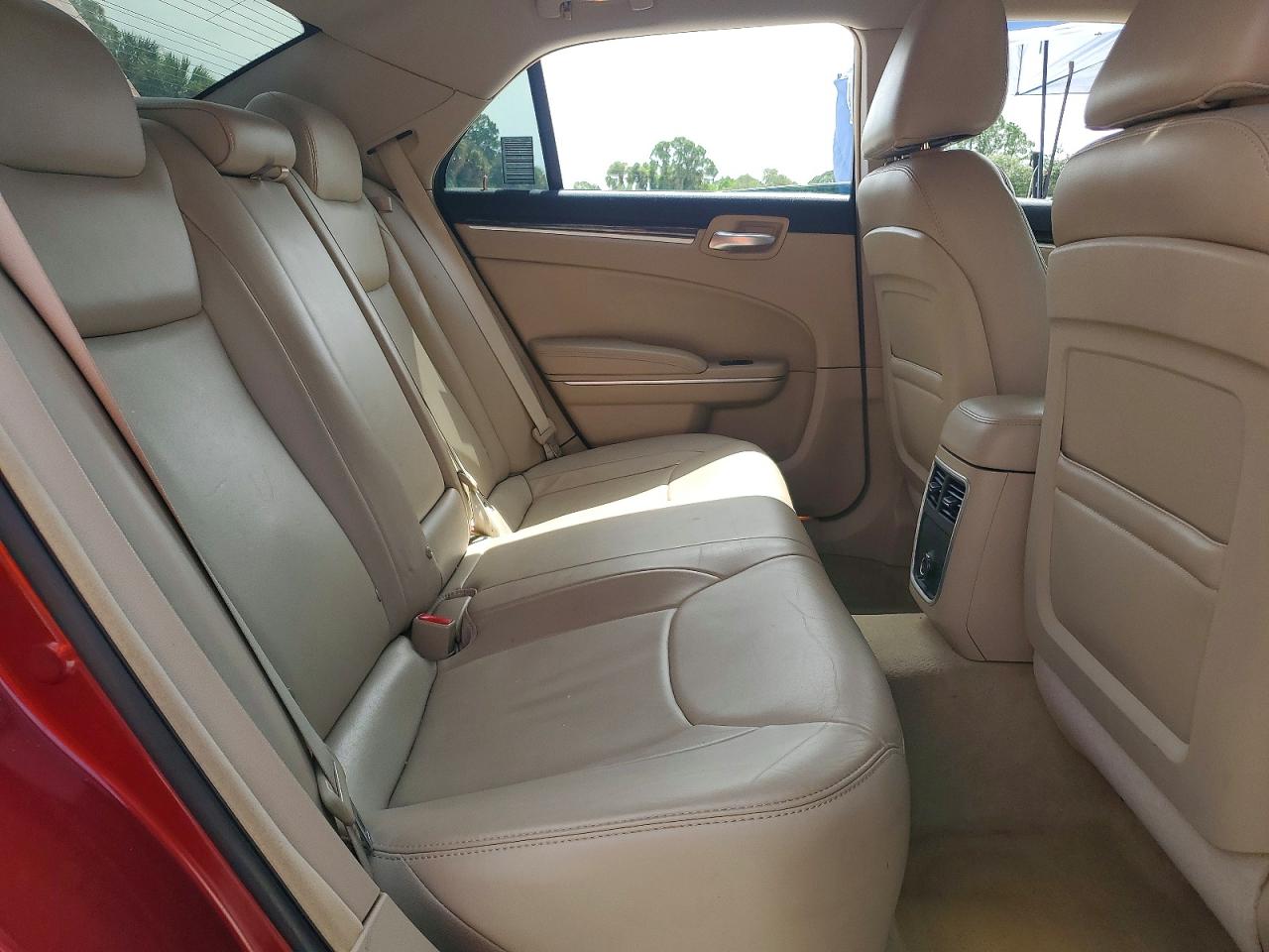 2013 Chrysler 300 Red vin: 2C3CCAAG9DH561468