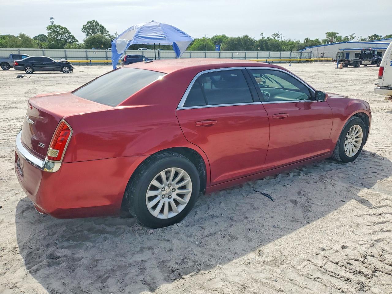 2013 Chrysler 300 Red vin: 2C3CCAAG9DH561468