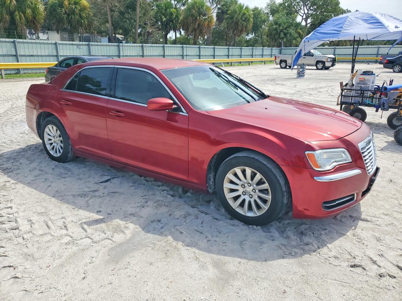 2013 Chrysler 300 Red vin: 2C3CCAAG9DH561468