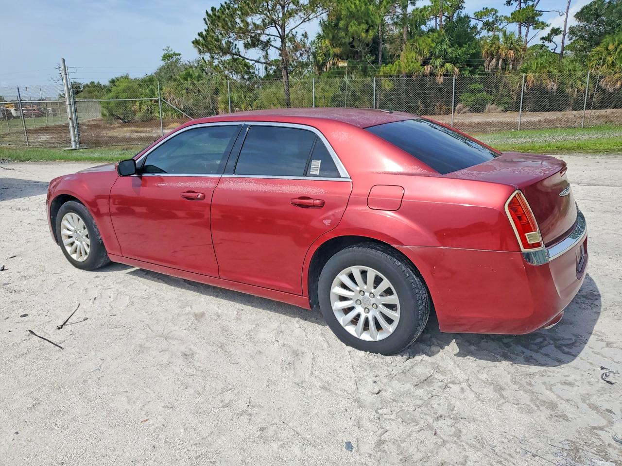 2013 Chrysler 300 Red vin: 2C3CCAAG9DH561468