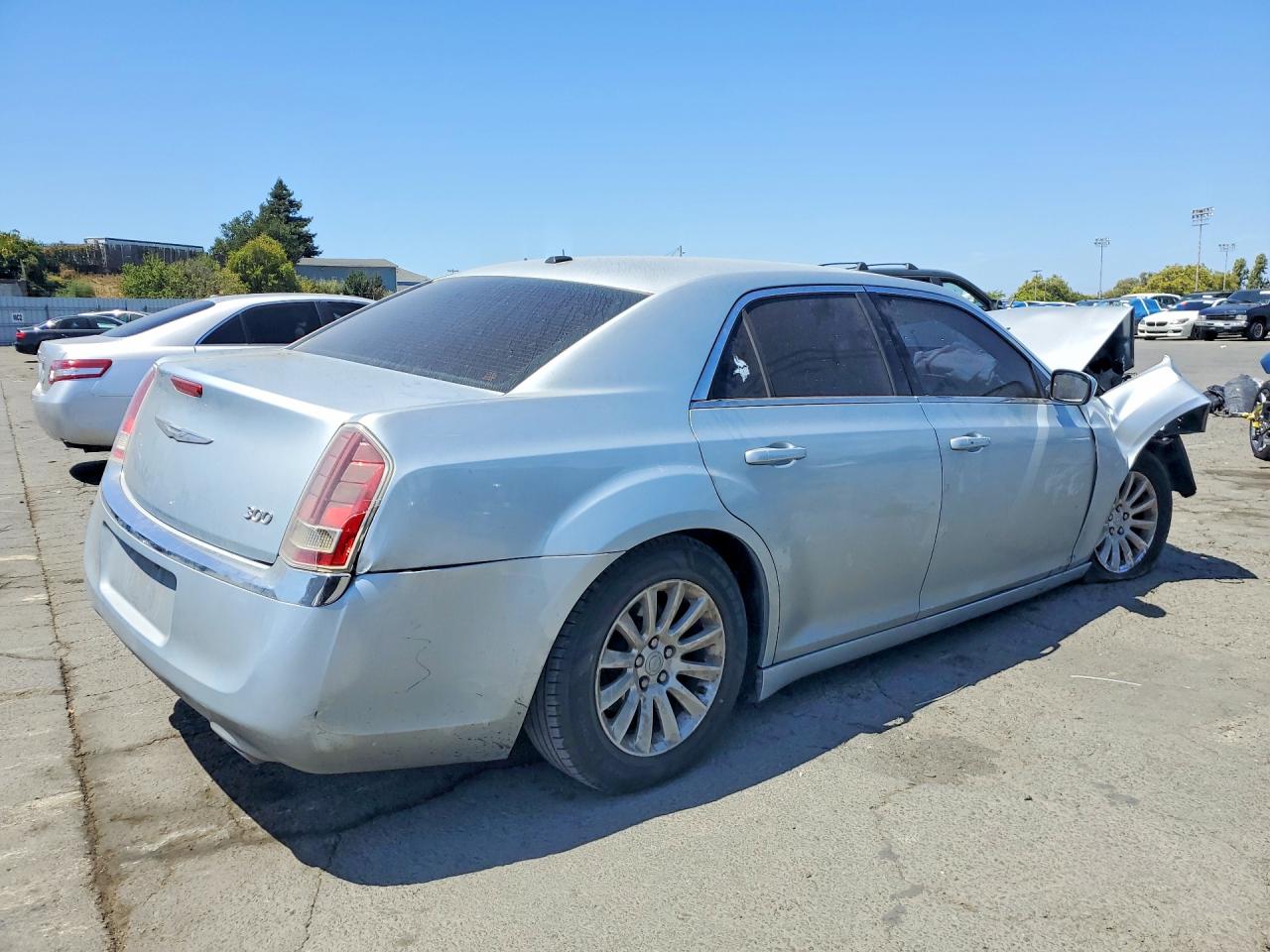 2013 Chrysler 300 Серебряный vin: 2C3CCAAG9DH599363