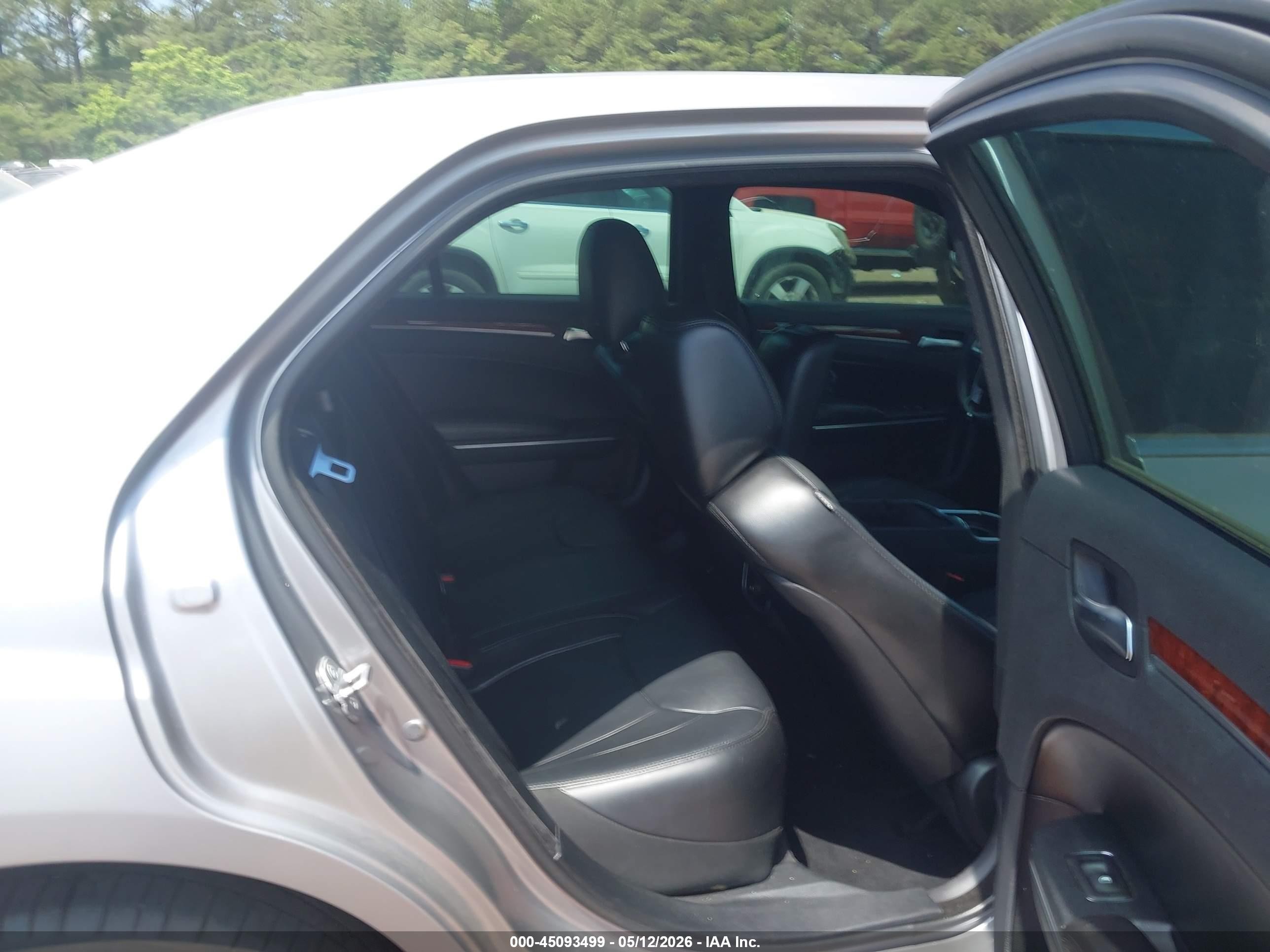 2014 Chrysler 300   Silver vin: 2C3CCAAG9EH206155