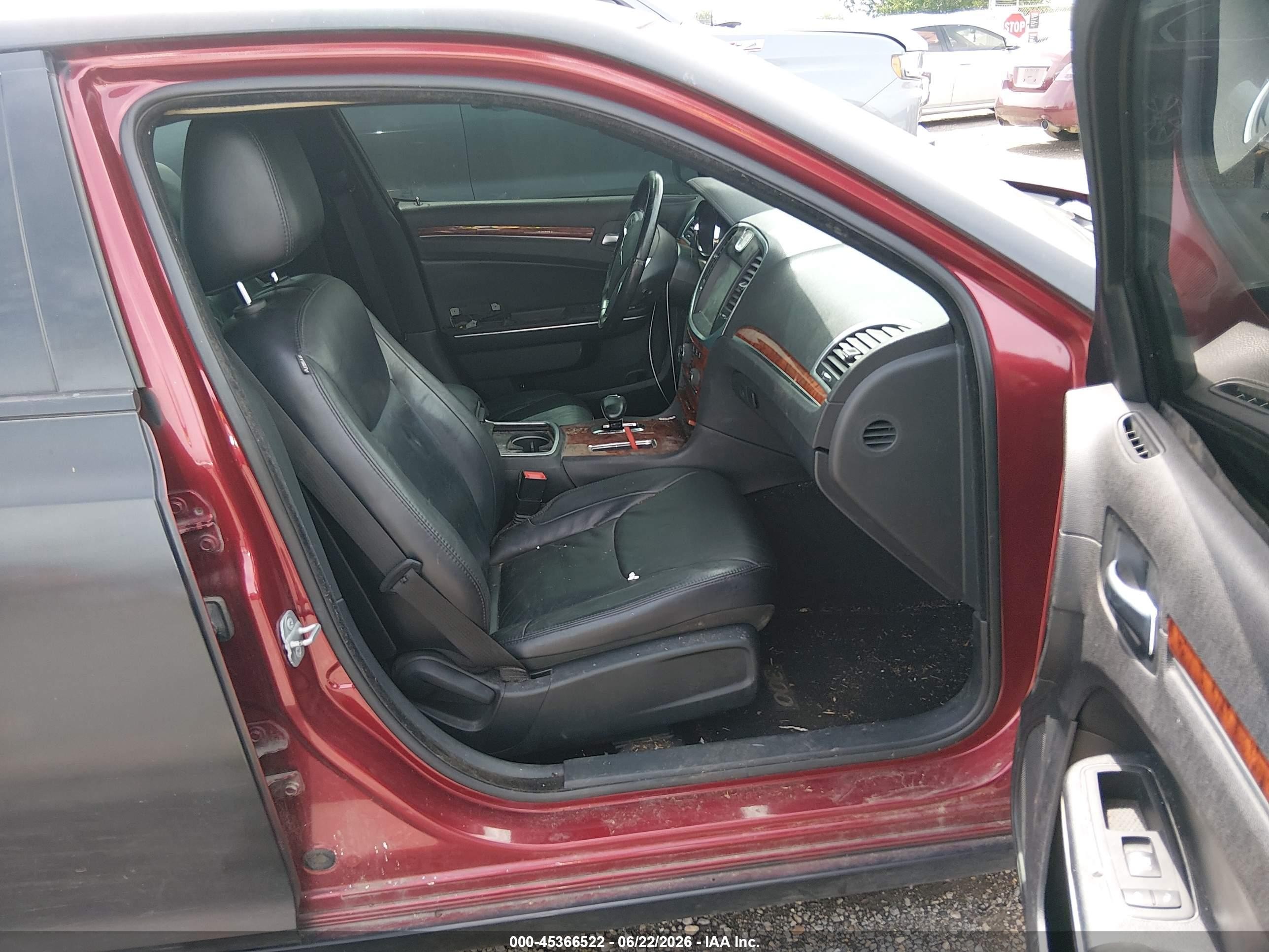 2014 Chrysler 300   Бордовый vin: 2C3CCAAG9EH262984