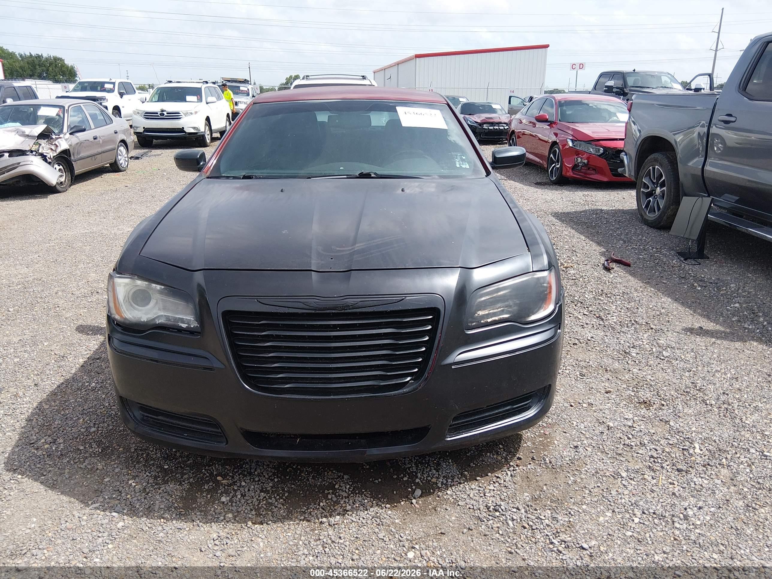 2014 Chrysler 300   Бордовый vin: 2C3CCAAG9EH262984