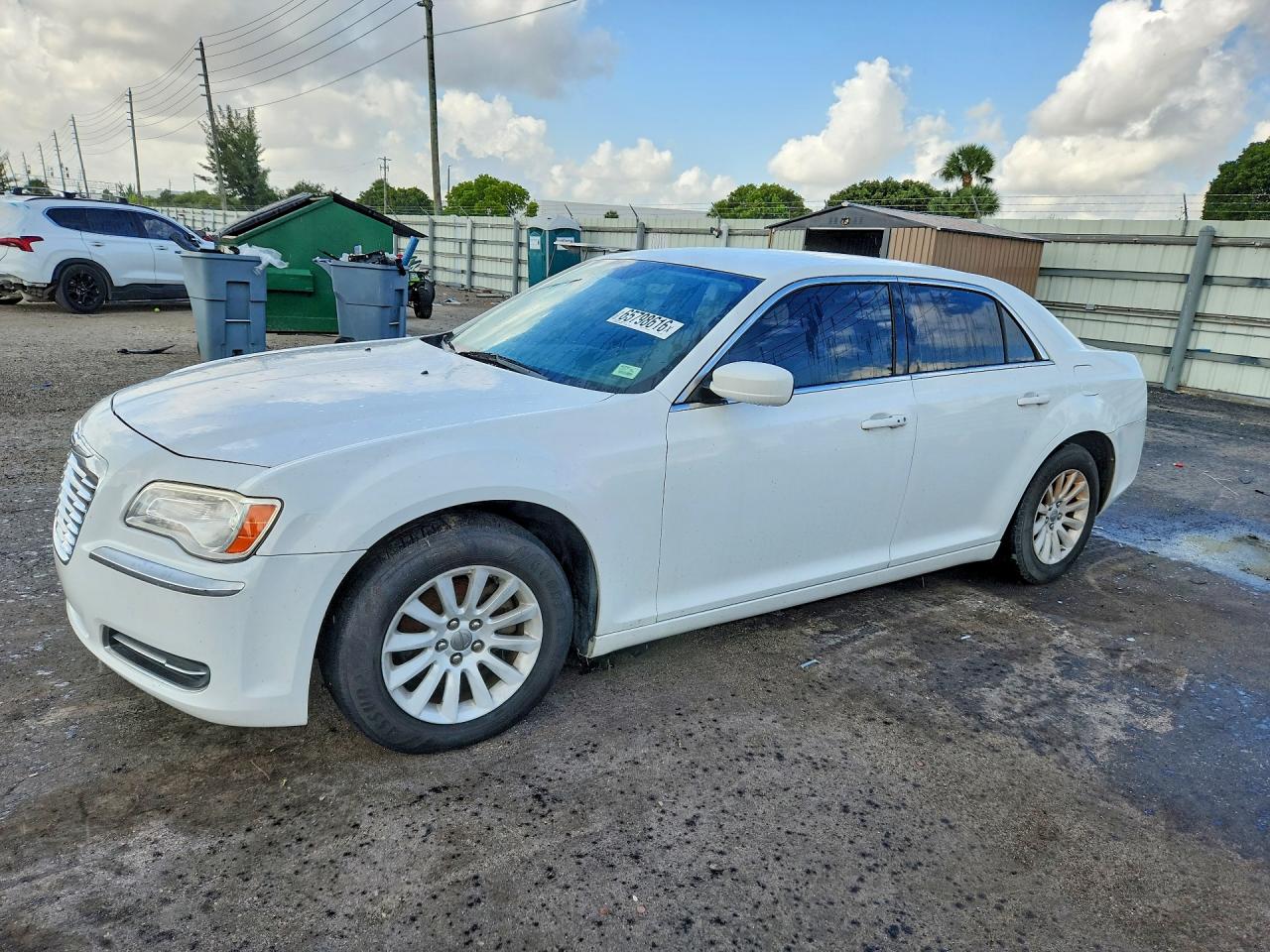 2014 Chrysler 300 White vin: 2C3CCAAG9EH335996