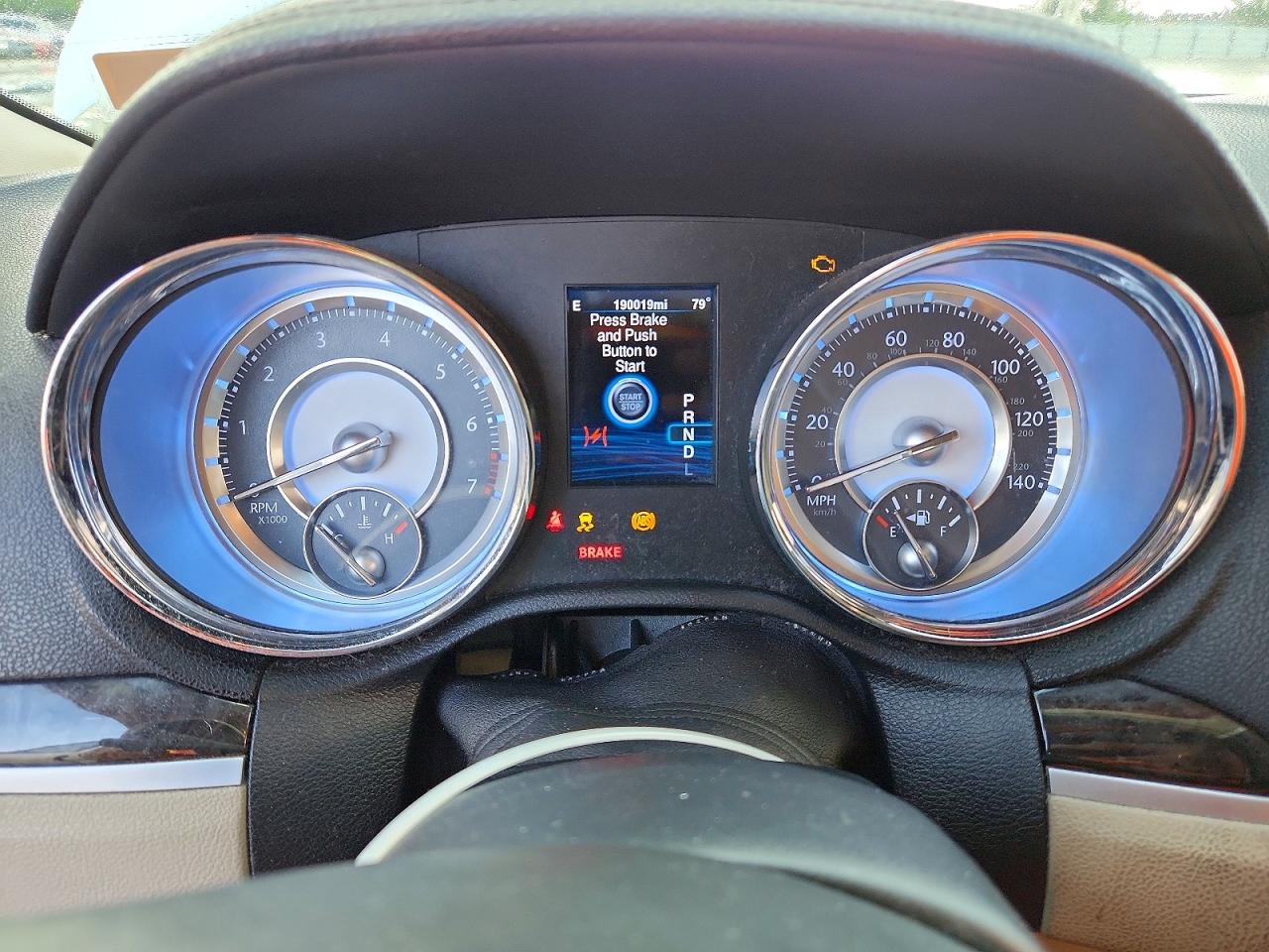 2014 Chrysler 300 White vin: 2C3CCAAG9EH335996