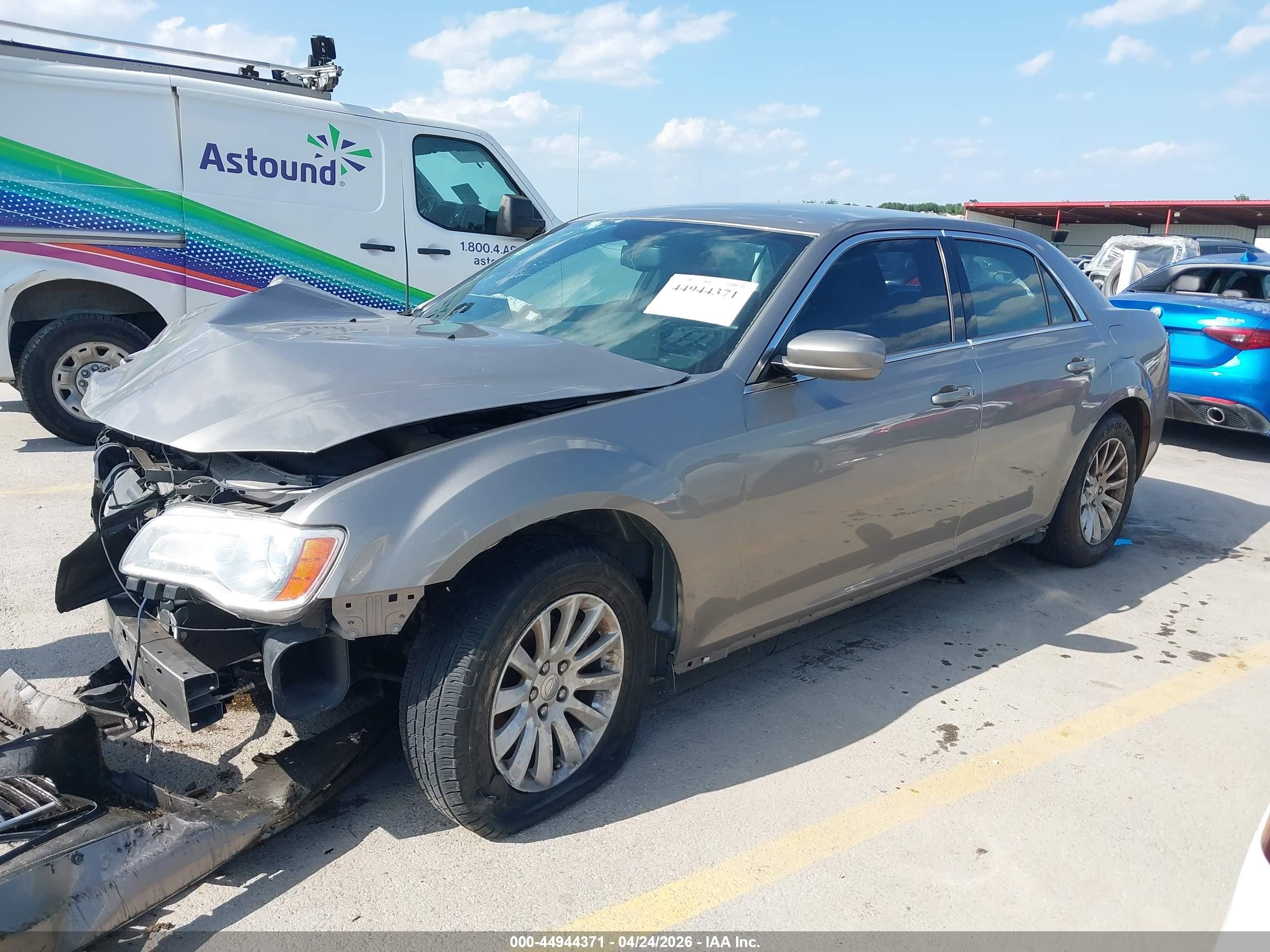 2014 Chrysler 300 Beige vin: 2C3CCAAG9EH340499