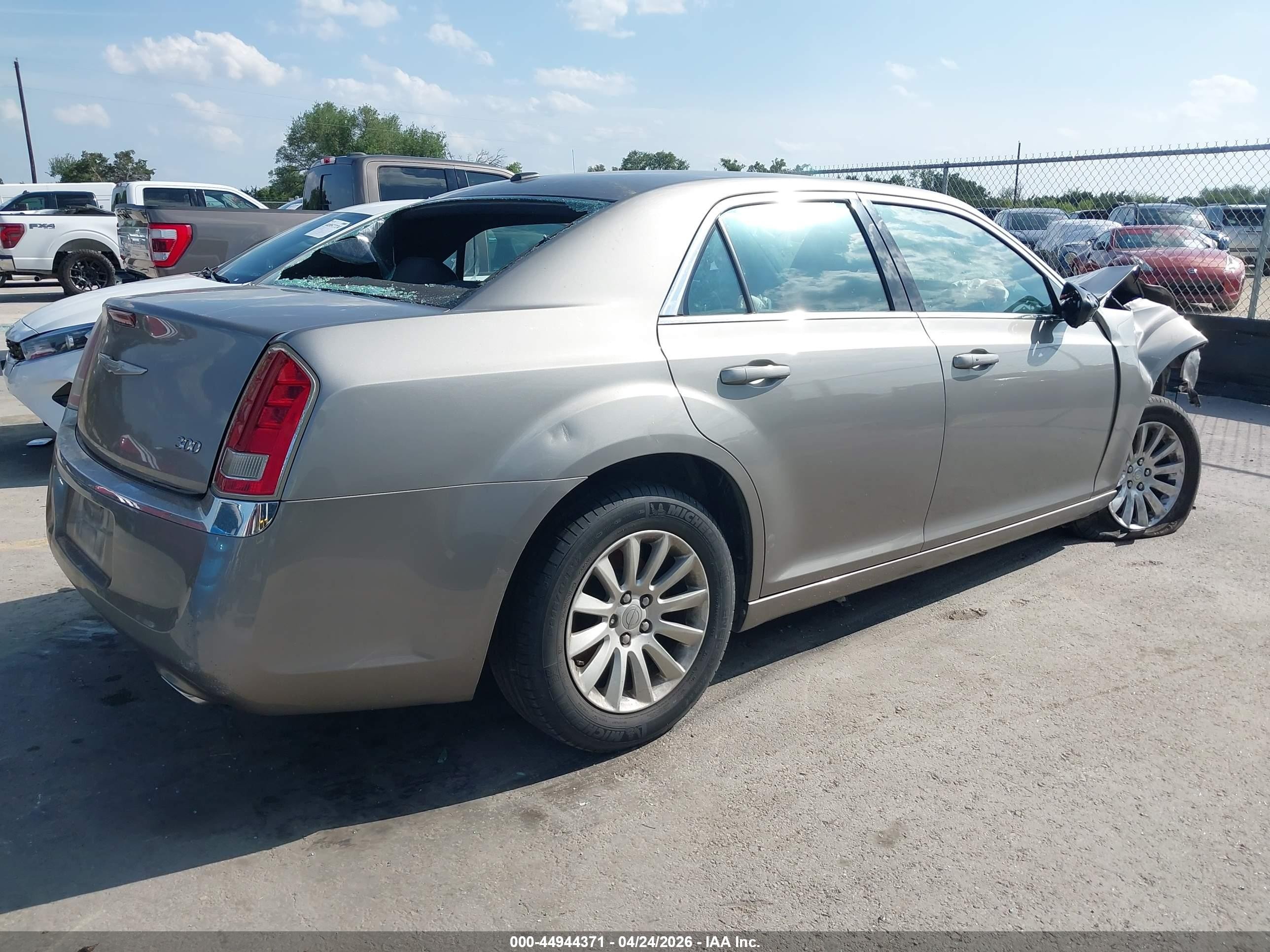 2014 Chrysler 300 Beige vin: 2C3CCAAG9EH340499
