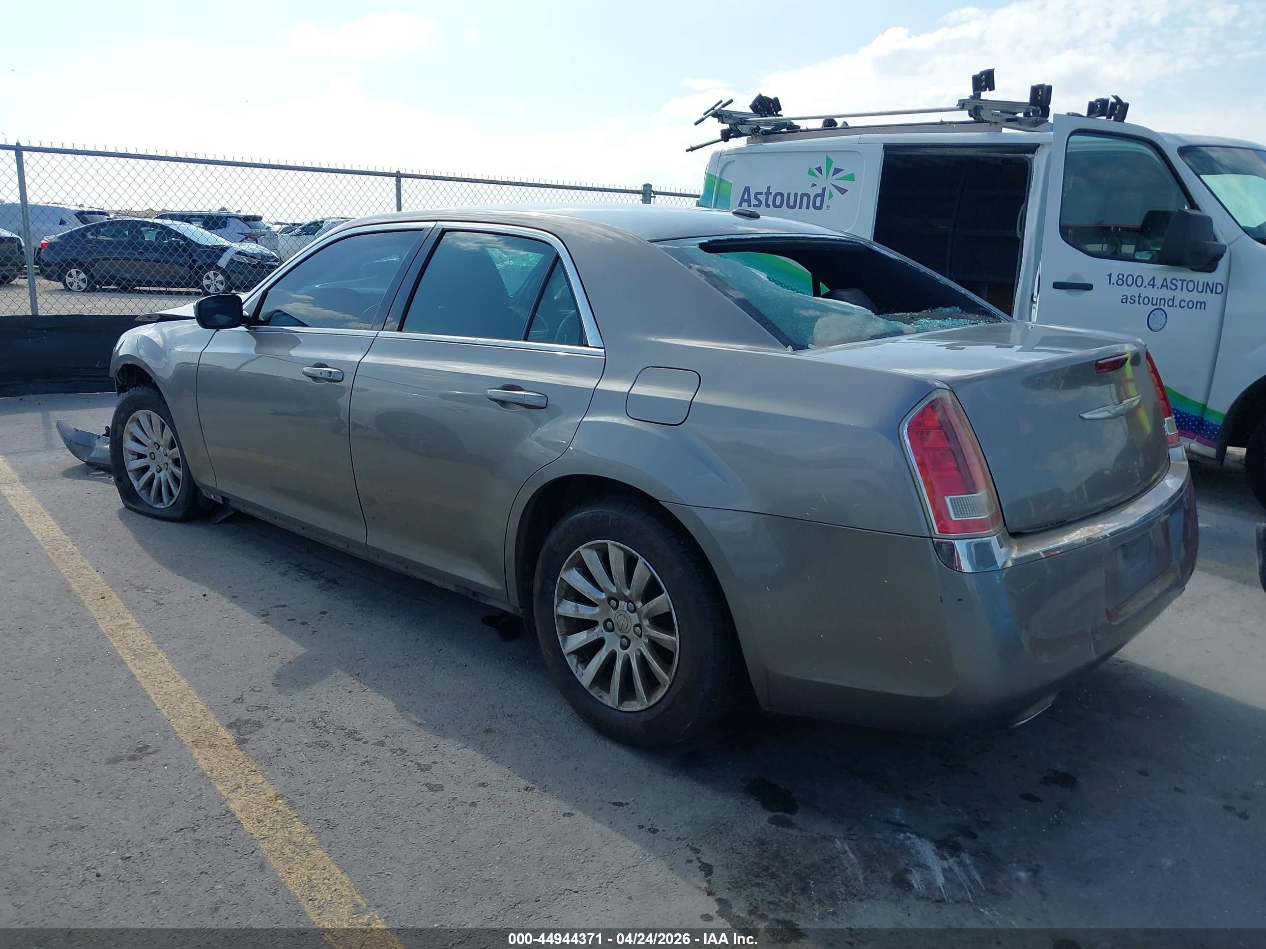 2014 Chrysler 300 Beige vin: 2C3CCAAG9EH340499