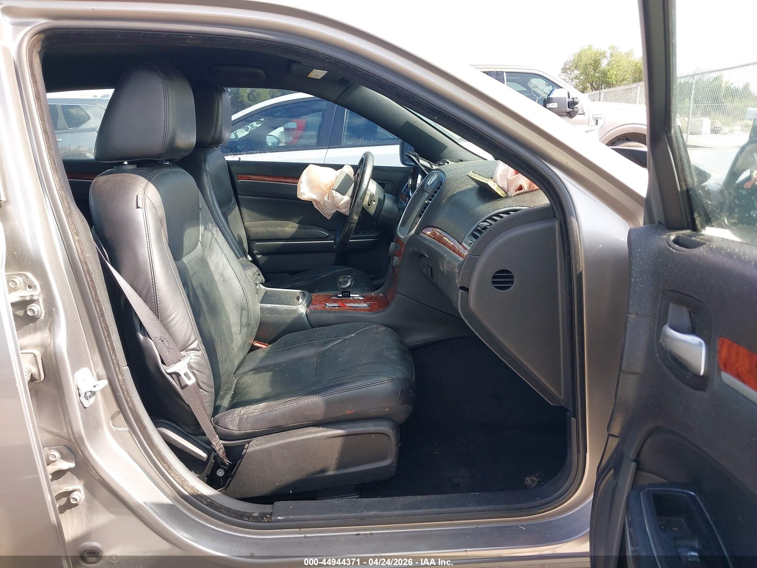 2014 Chrysler 300 Beige vin: 2C3CCAAG9EH340499