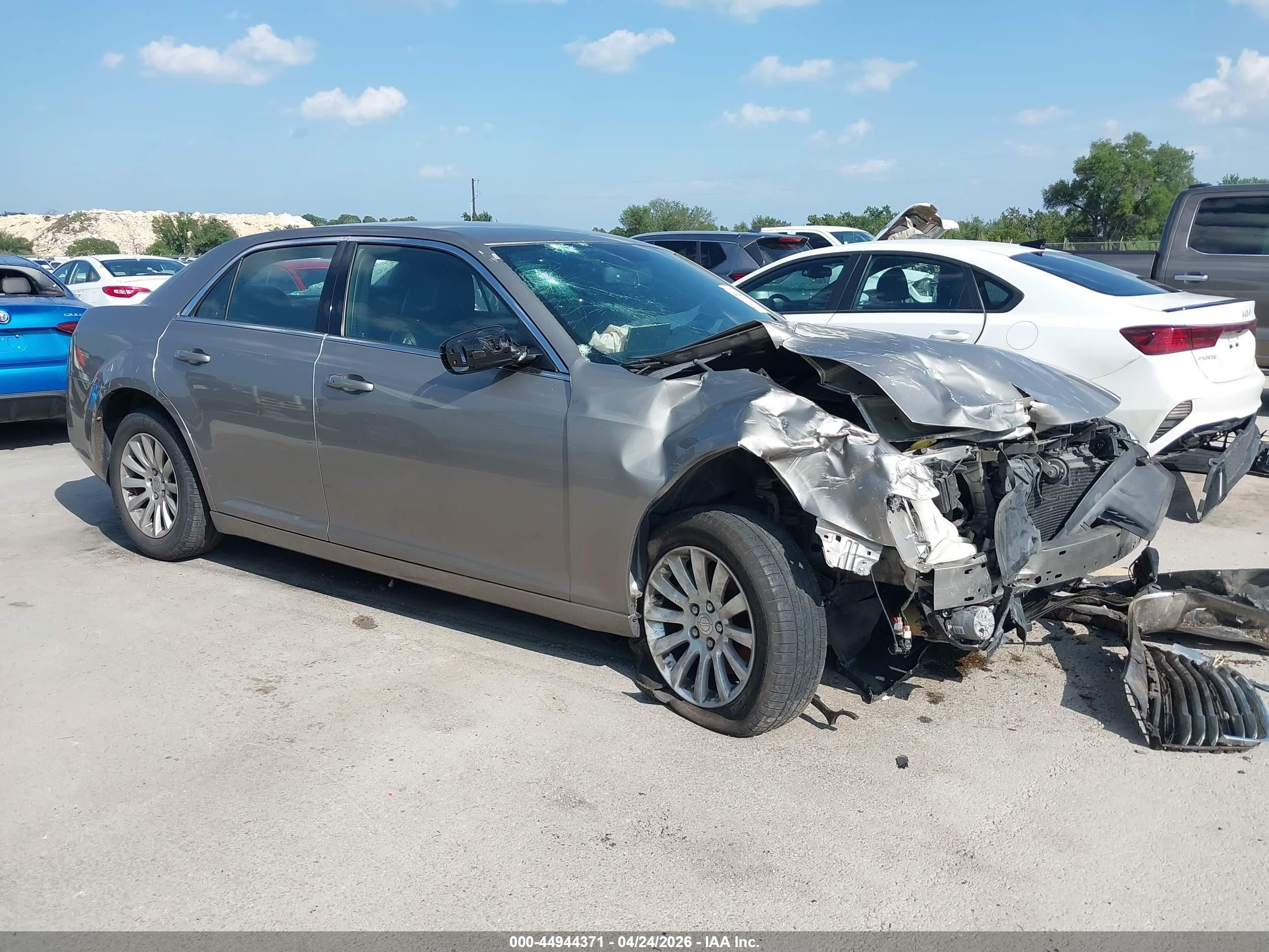 2014 Chrysler 300   Beige vin: 2C3CCAAG9EH340499