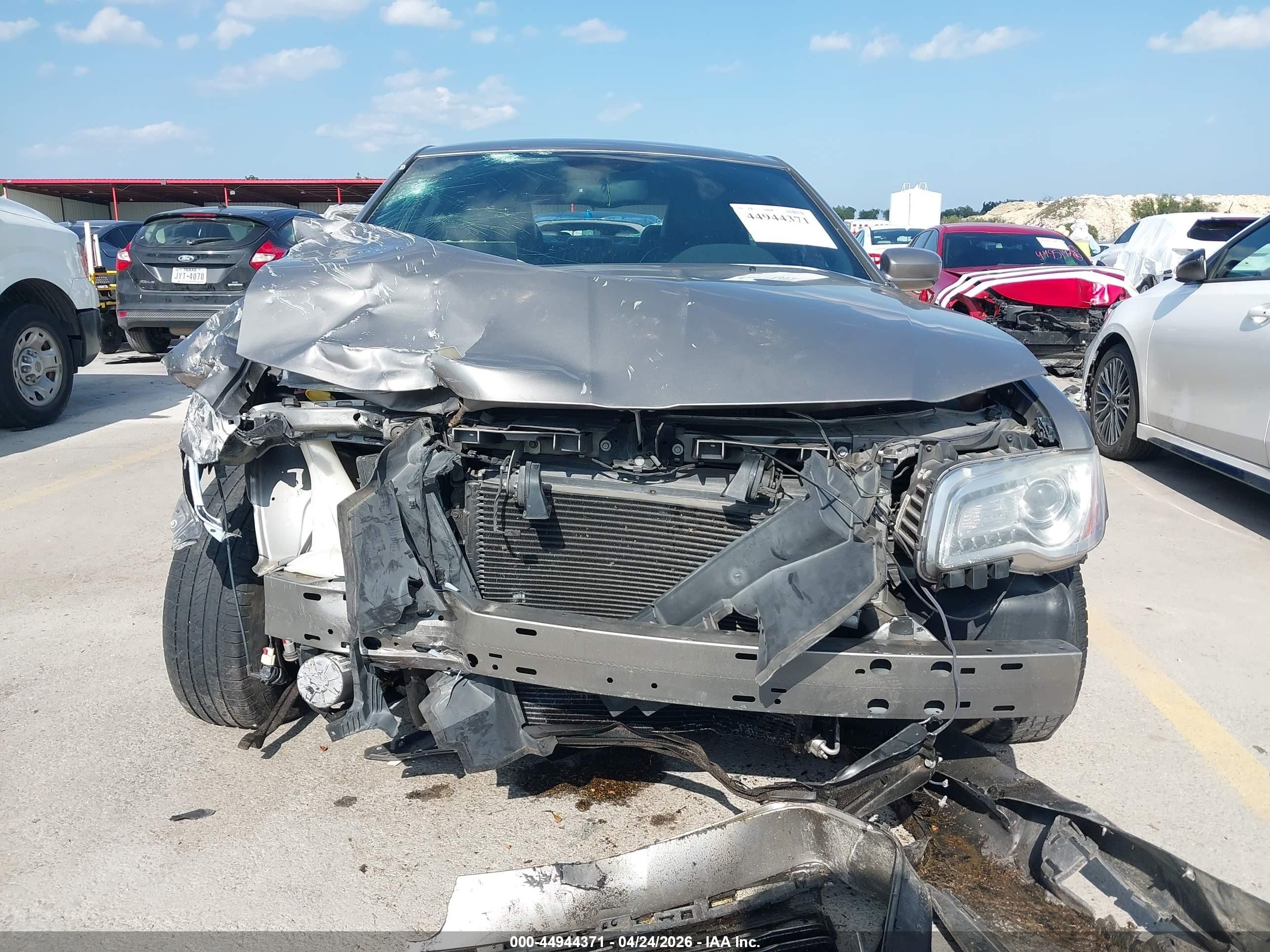 2014 Chrysler 300 Beige vin: 2C3CCAAG9EH340499