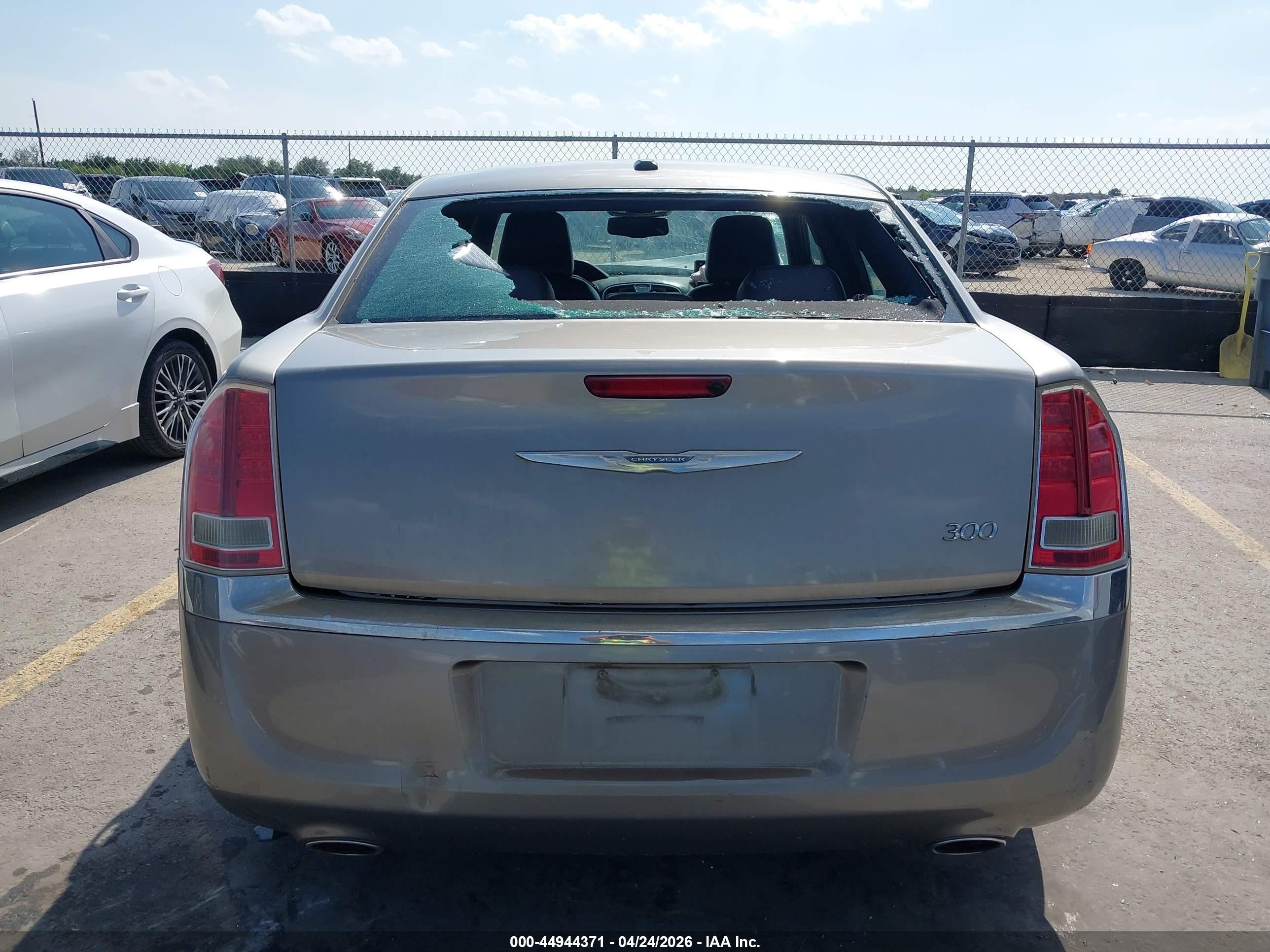 2014 Chrysler 300 Beige vin: 2C3CCAAG9EH340499