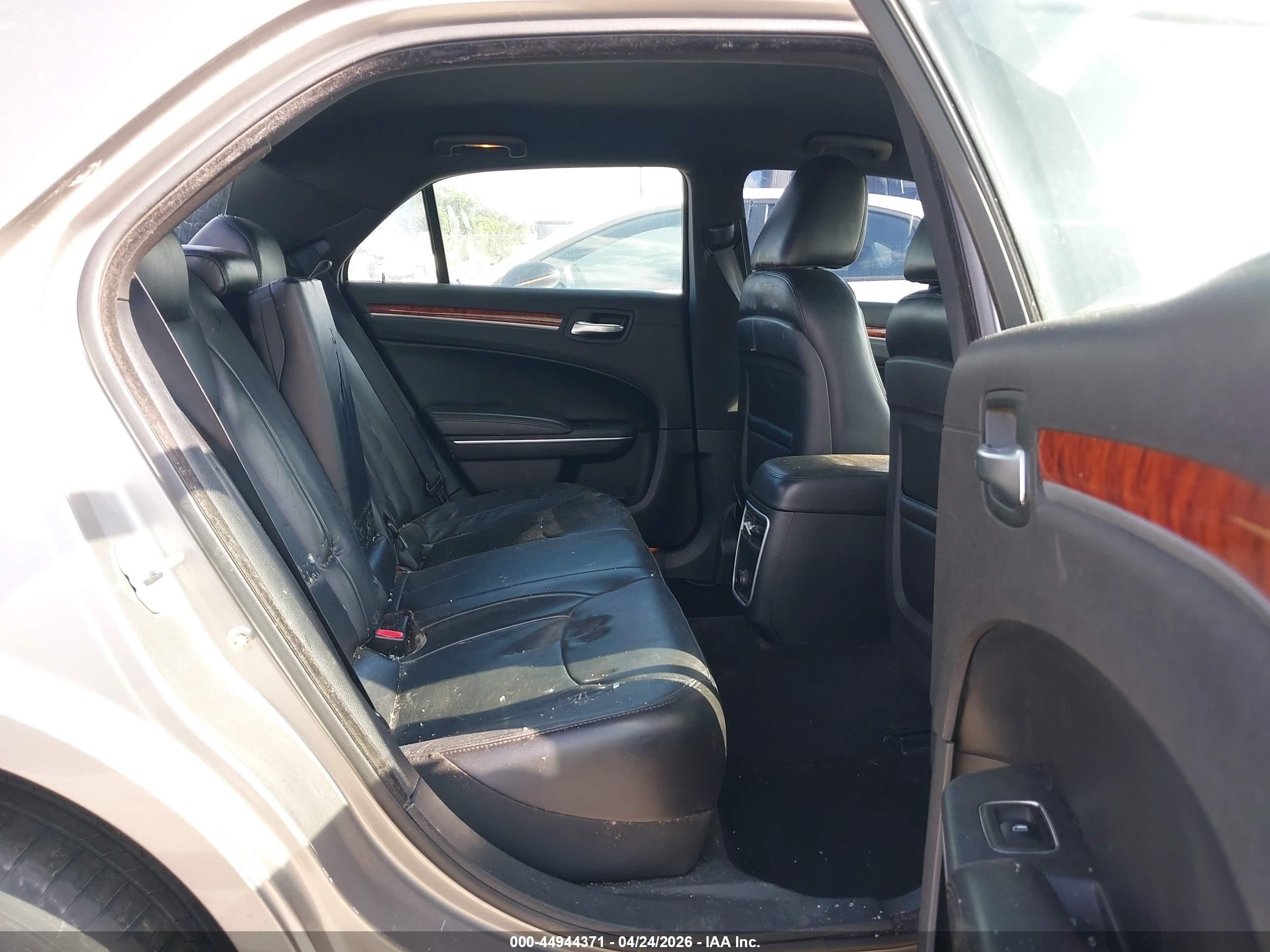 2014 Chrysler 300 Beige vin: 2C3CCAAG9EH340499