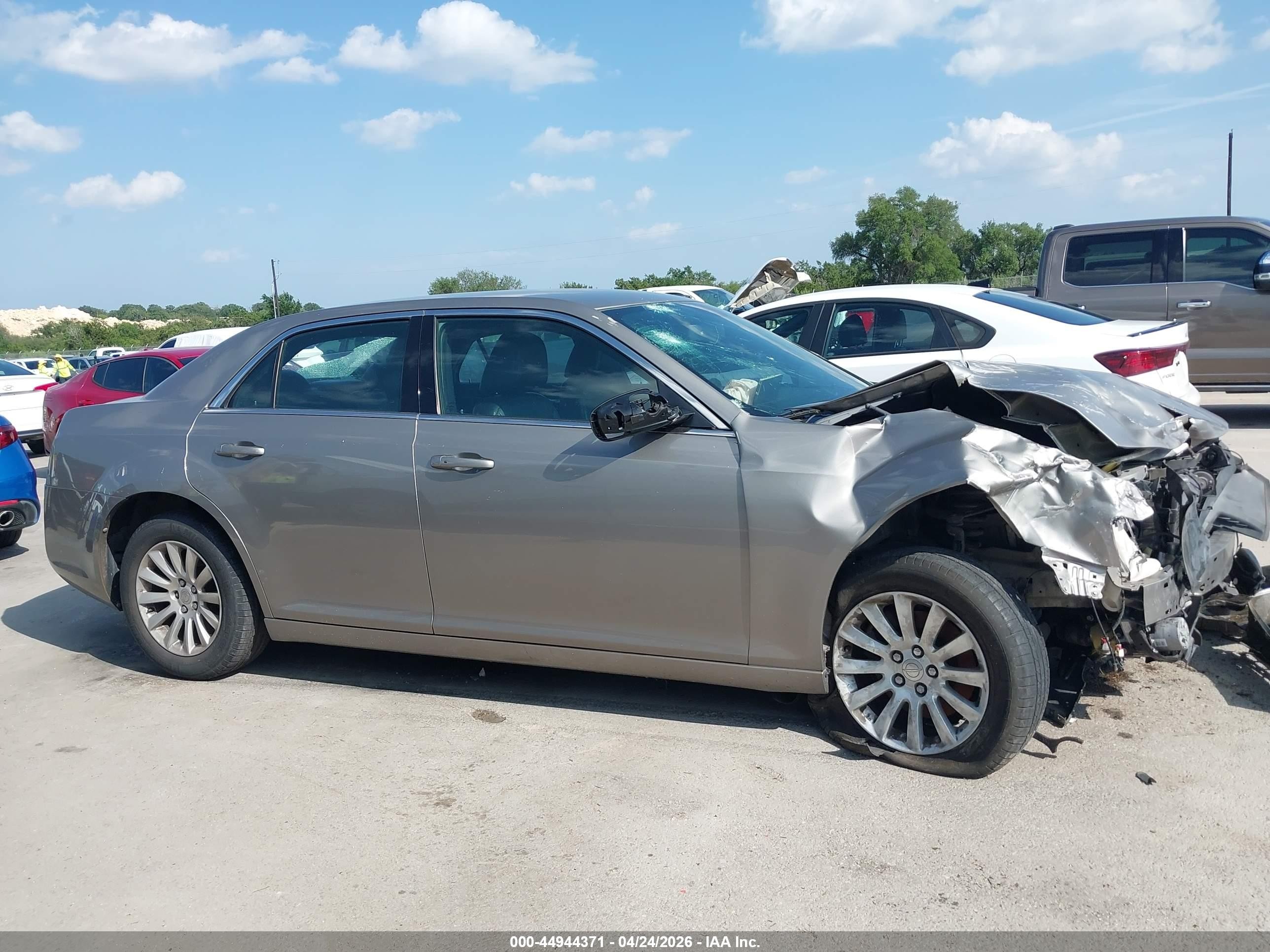 2014 Chrysler 300 Beige vin: 2C3CCAAG9EH340499
