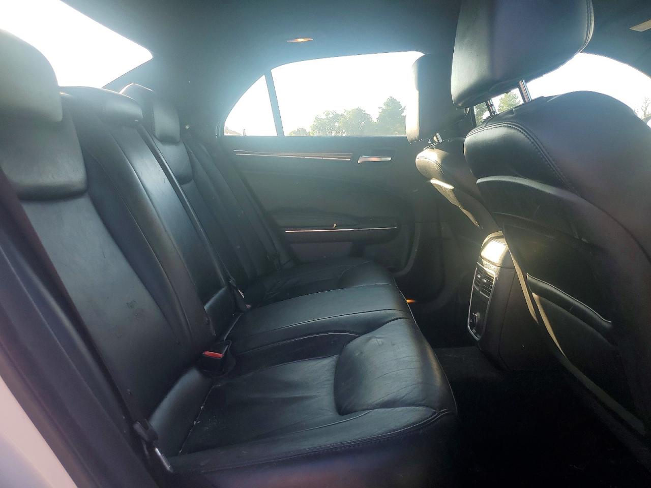 2014 Chrysler 300 White vin: 2C3CCAAG9EH380226