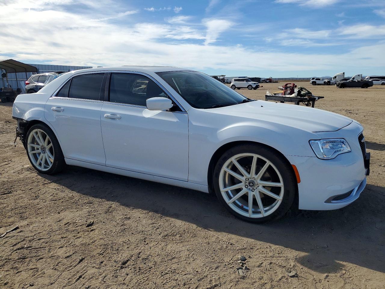 2015 Chrysler 300 Limited White vin: 2C3CCAAG9FH814193