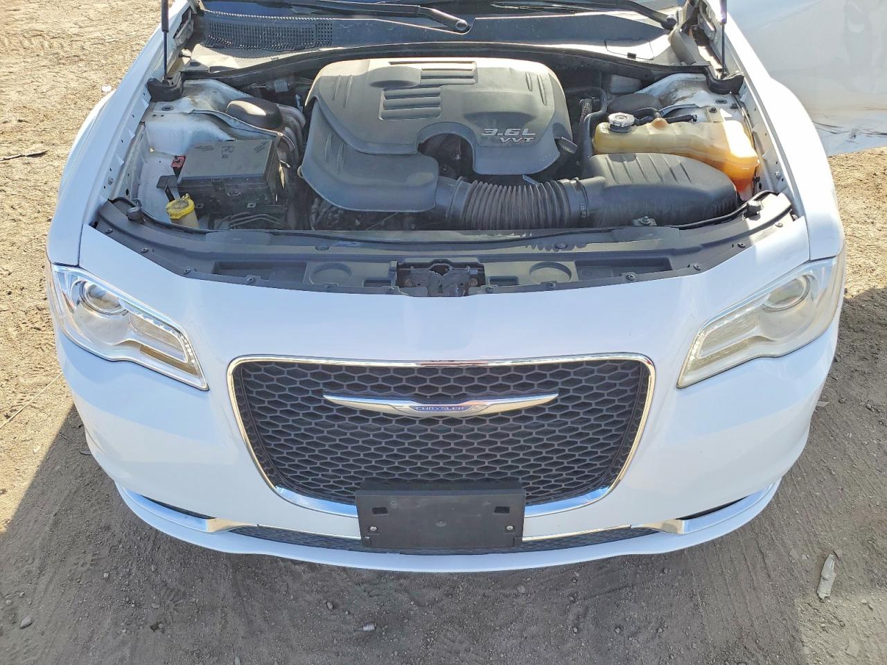 2015 Chrysler 300 Limited White vin: 2C3CCAAG9FH814193