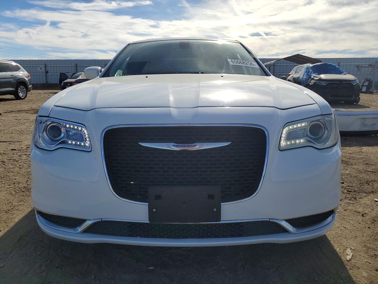 2015 Chrysler 300 Limited White vin: 2C3CCAAG9FH814193