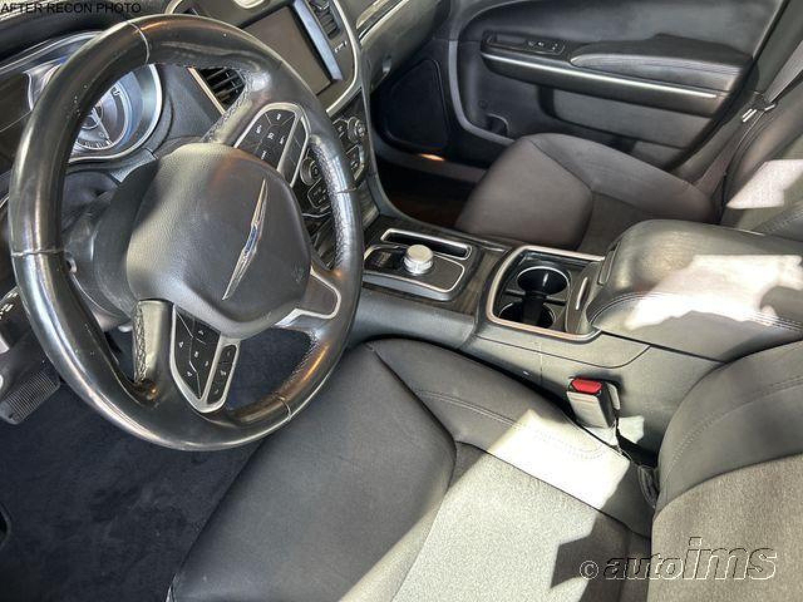 2021 Chrysler 300 Touring vin: 2C3CCAAG9MH570722
