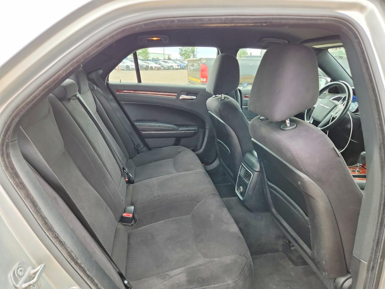 2012 Chrysler 300 Silver vin: 2C3CCAAGXCH110421