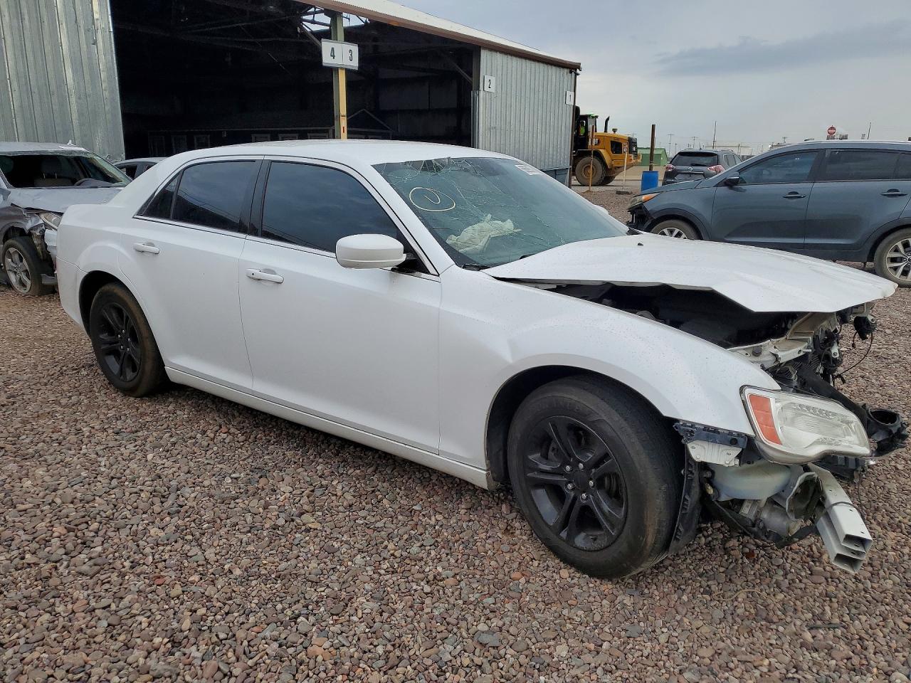 2013 Chrysler 300 White vin: 2C3CCAAGXDH520623