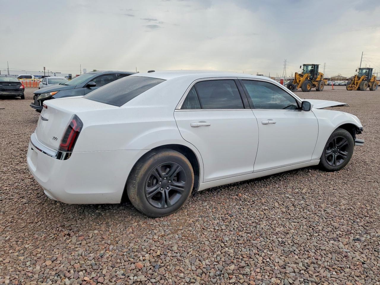 2013 Chrysler 300 White vin: 2C3CCAAGXDH520623