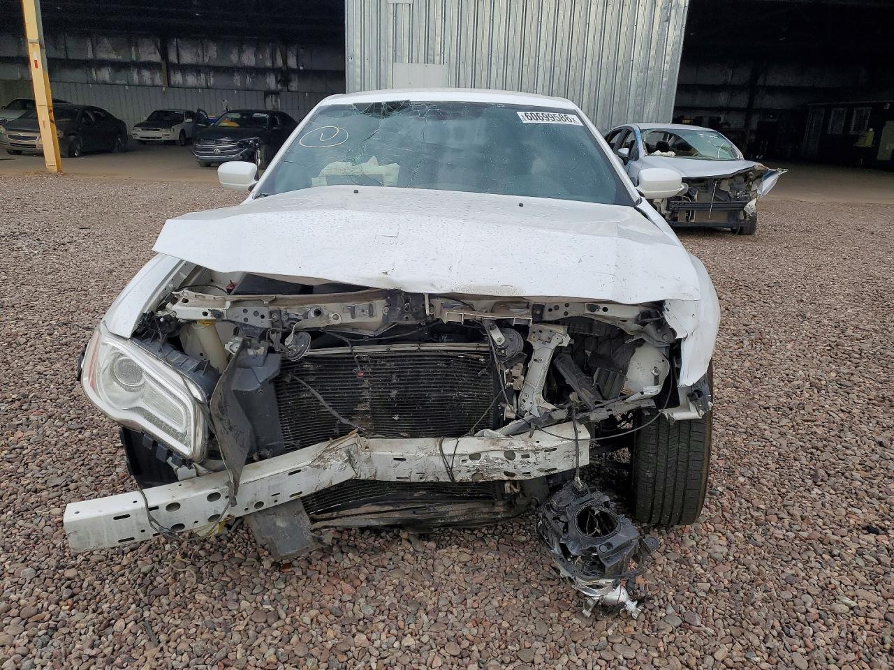 2013 Chrysler 300 White vin: 2C3CCAAGXDH520623