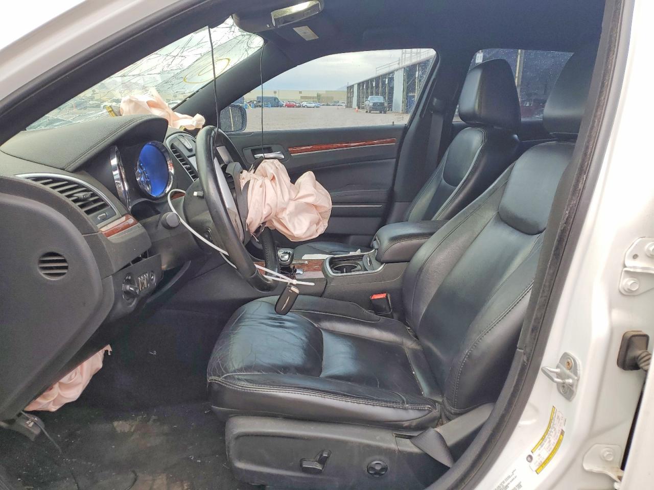 2013 Chrysler 300 White vin: 2C3CCAAGXDH520623
