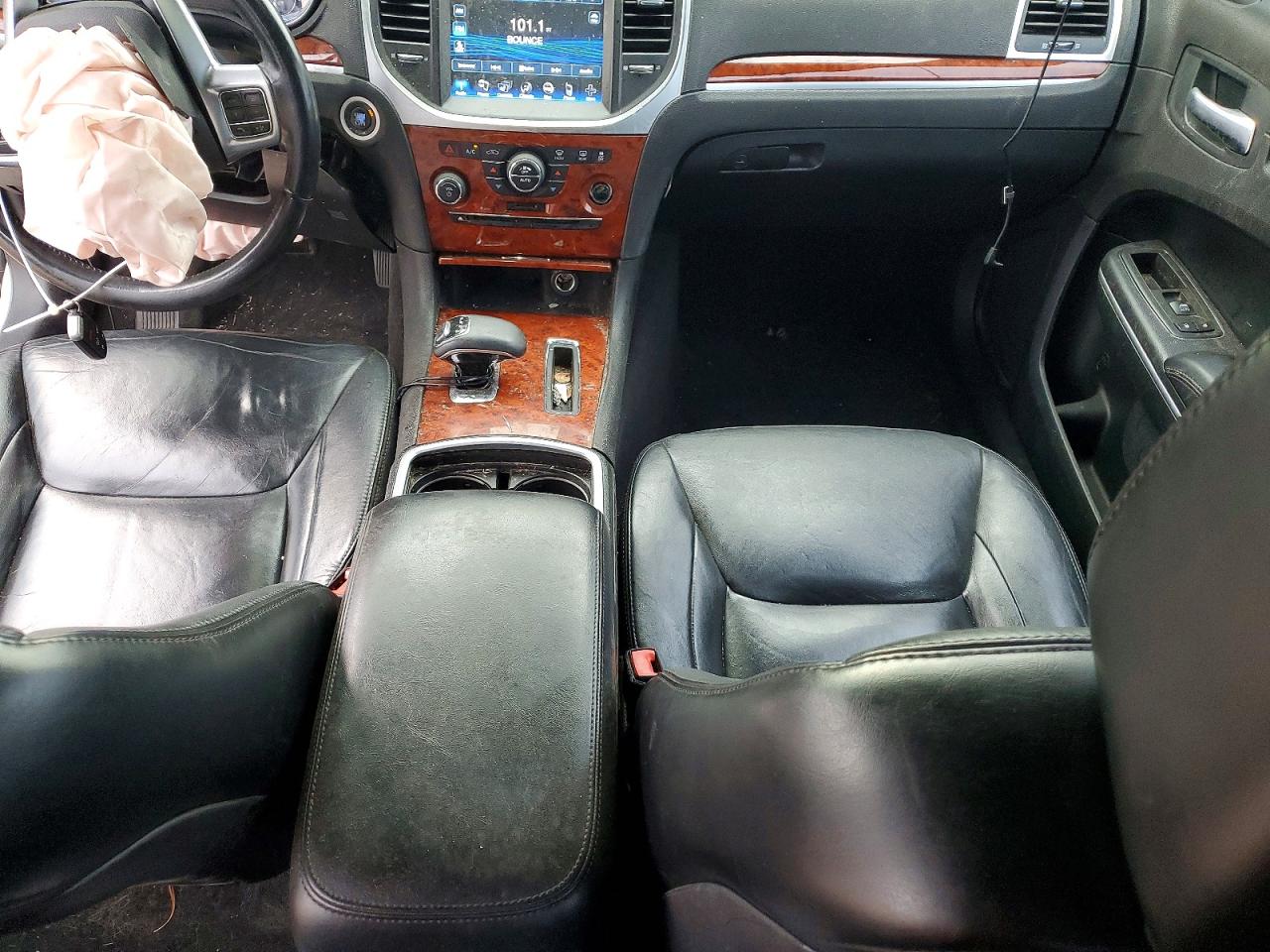 2013 Chrysler 300 White vin: 2C3CCAAGXDH520623