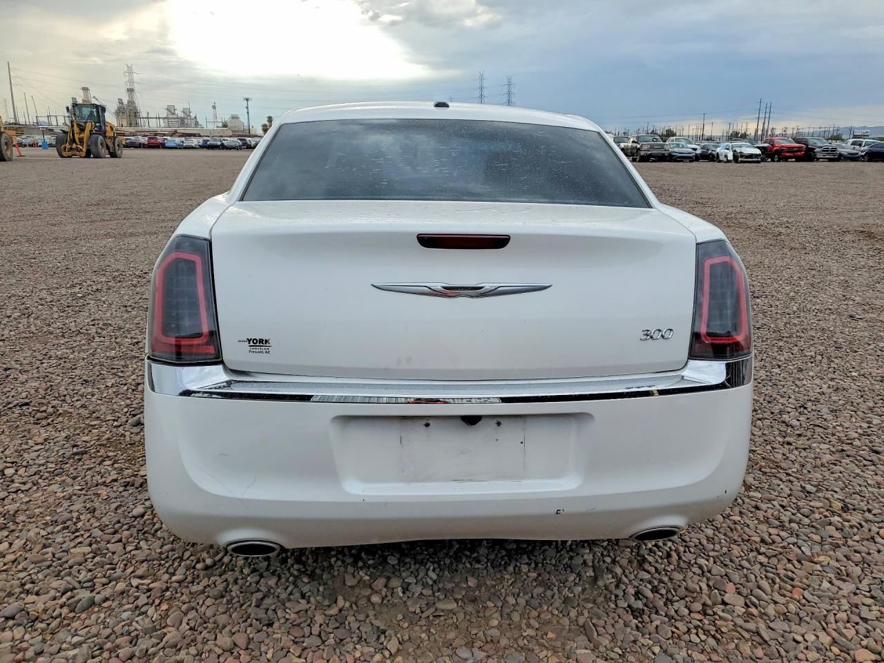 2013 Chrysler 300 White vin: 2C3CCAAGXDH520623