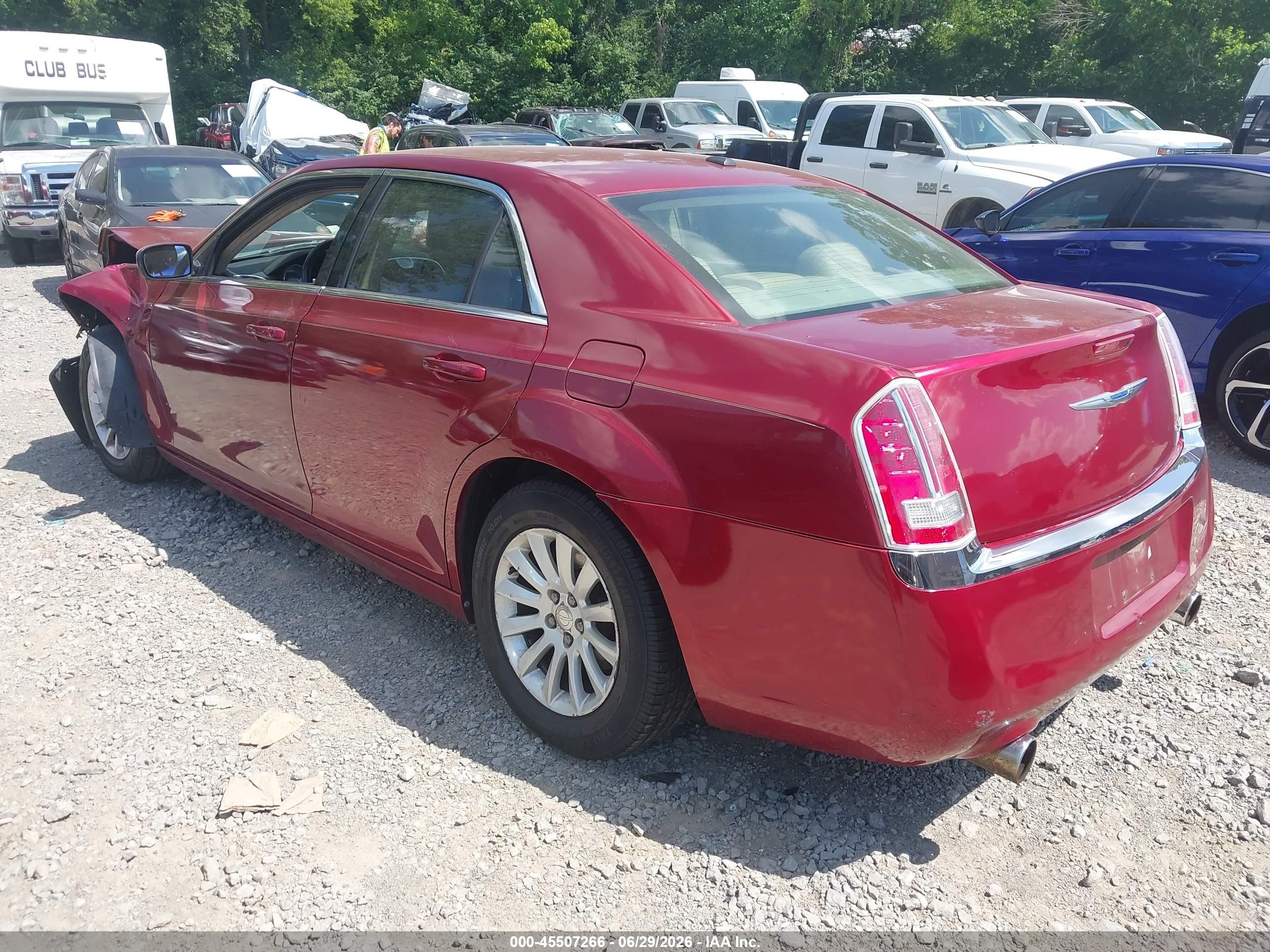 2013 Chrysler 300 Motown Maroon vin: 2C3CCAAGXDH573340