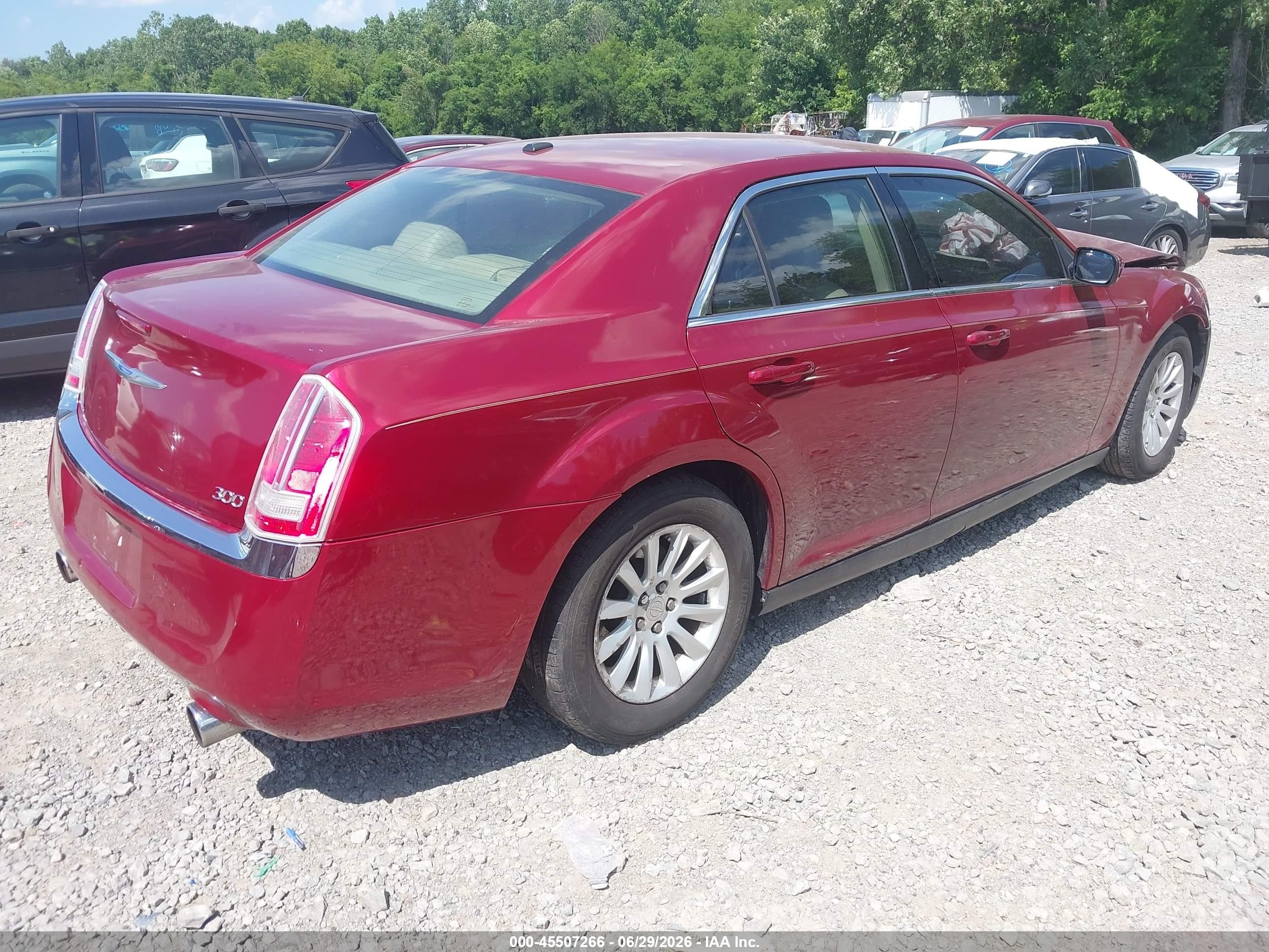 2013 Chrysler 300 Motown Maroon vin: 2C3CCAAGXDH573340