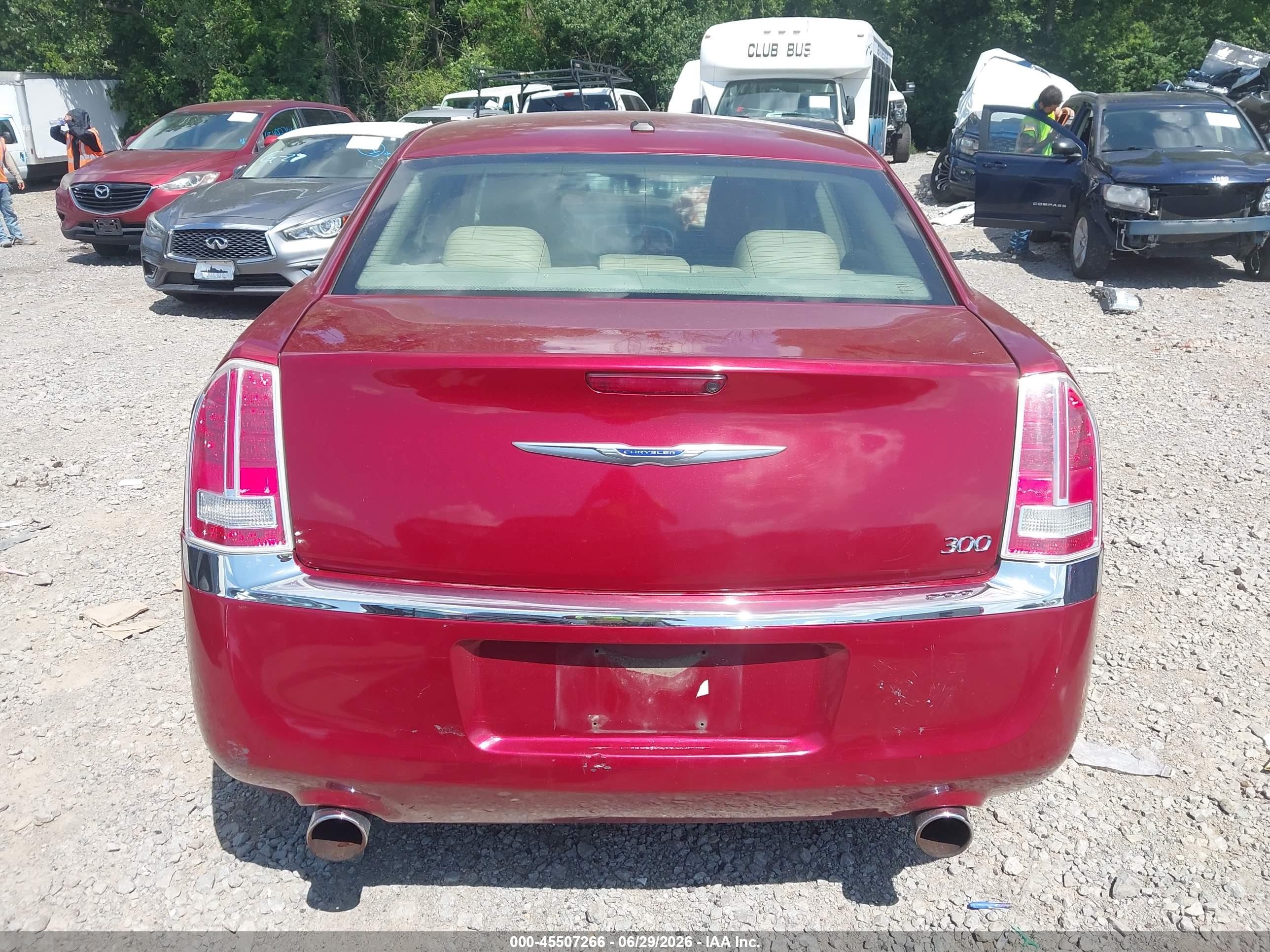 2013 Chrysler 300 Motown Maroon vin: 2C3CCAAGXDH573340