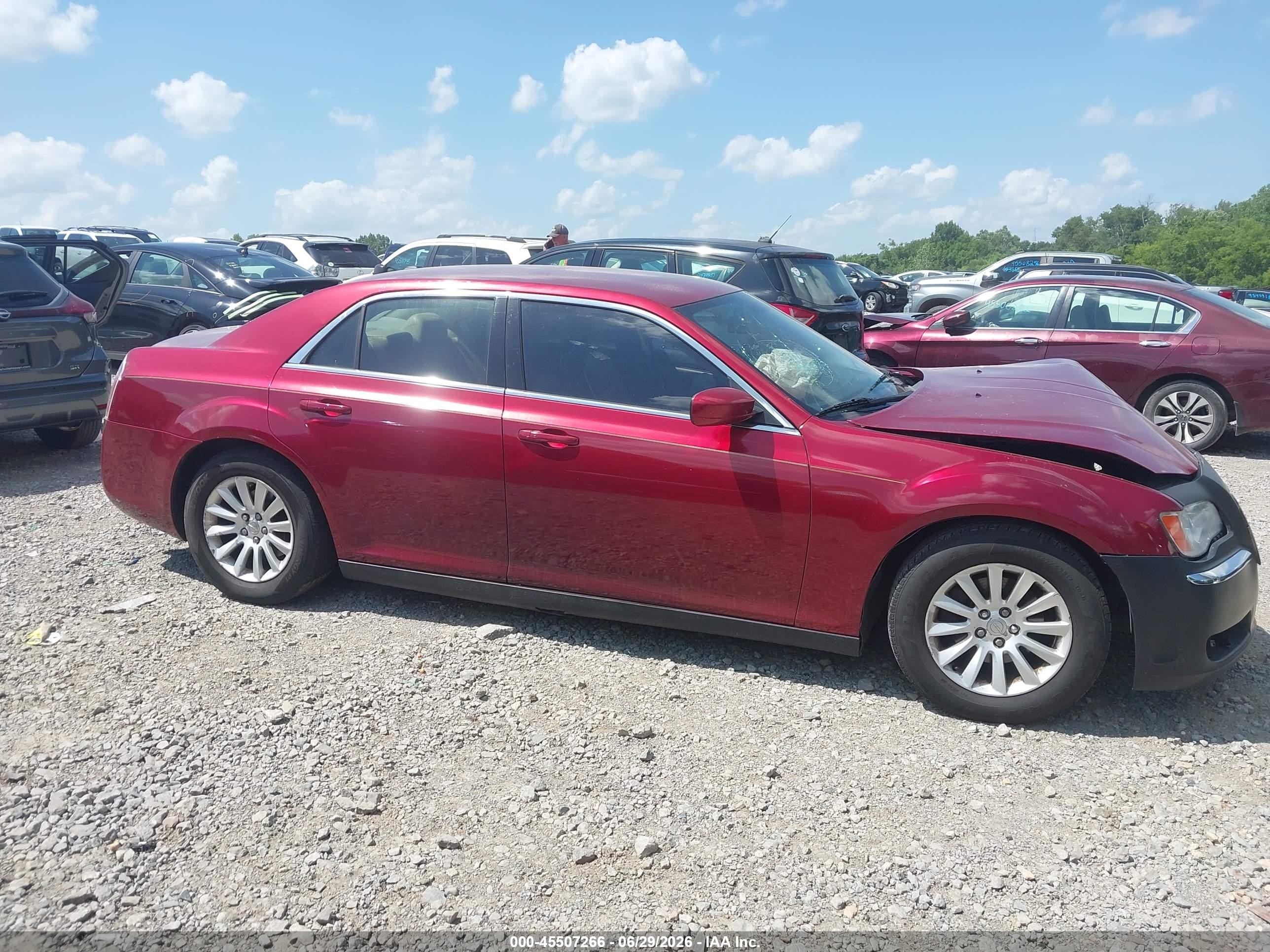 2013 Chrysler 300 Motown Maroon vin: 2C3CCAAGXDH573340