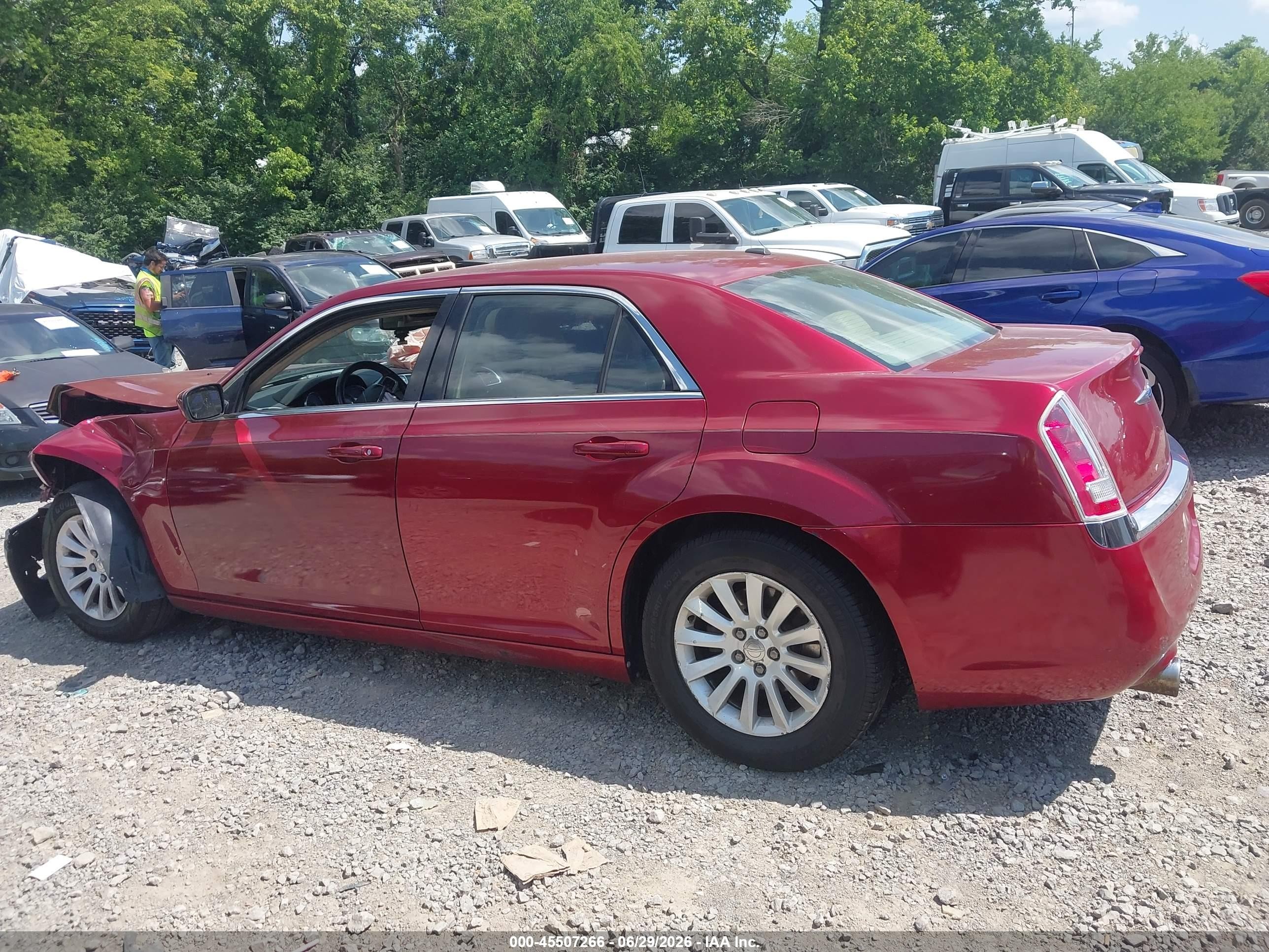 2013 Chrysler 300 Motown Maroon vin: 2C3CCAAGXDH573340