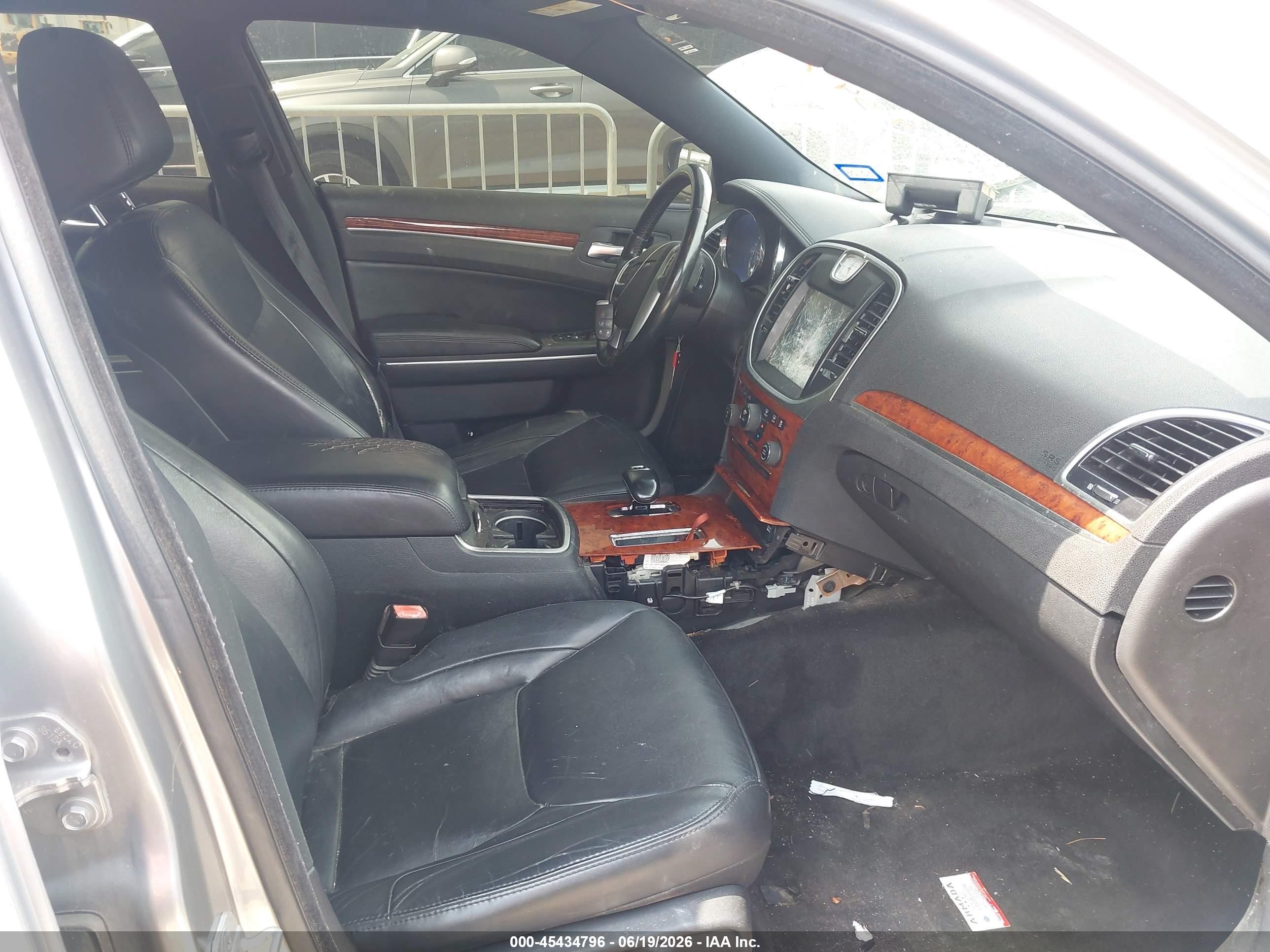 2013 Chrysler 300 Motown Серебряный vin: 2C3CCAAGXDH626361