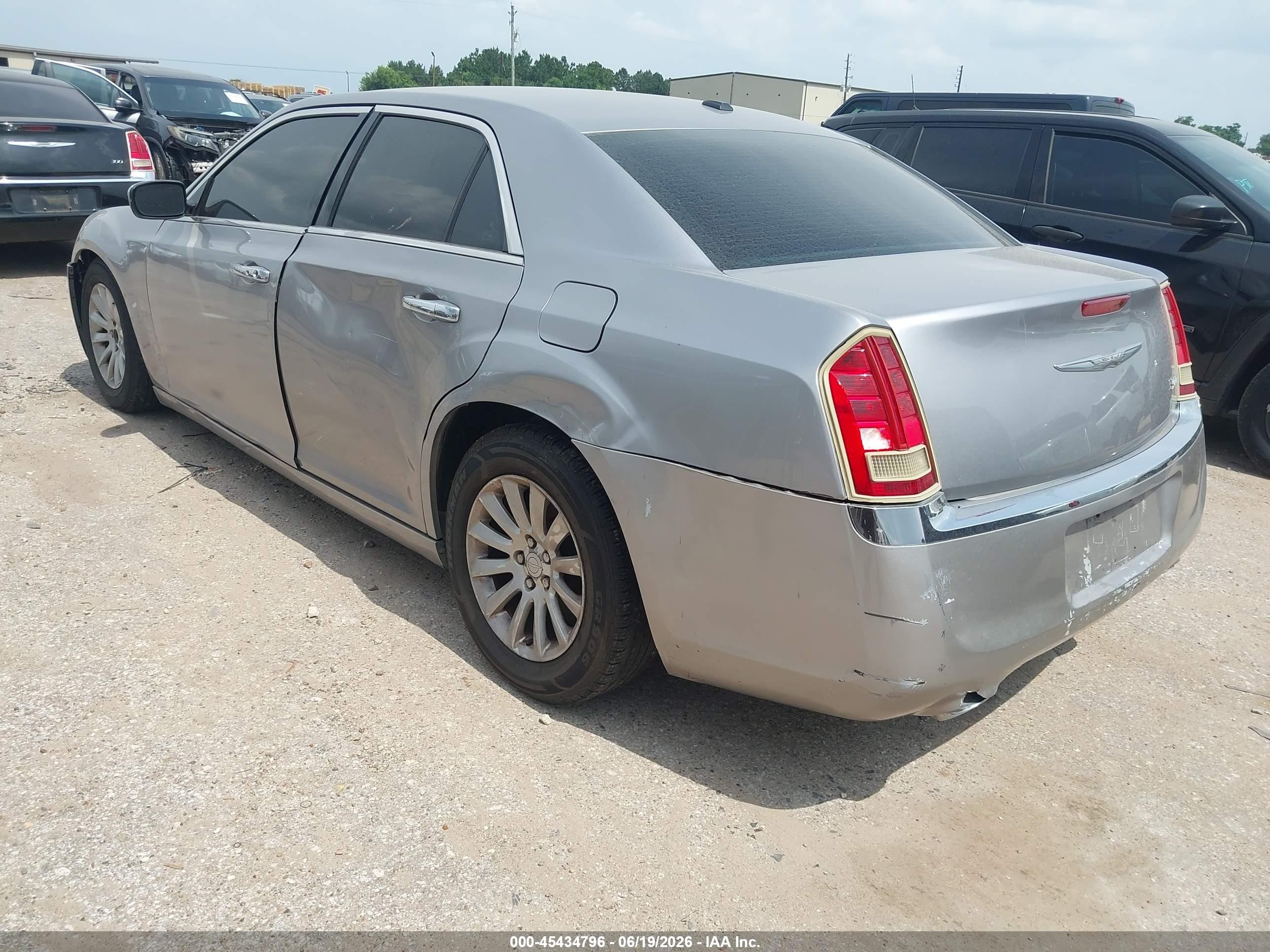 2013 Chrysler 300 Motown Серебряный vin: 2C3CCAAGXDH626361